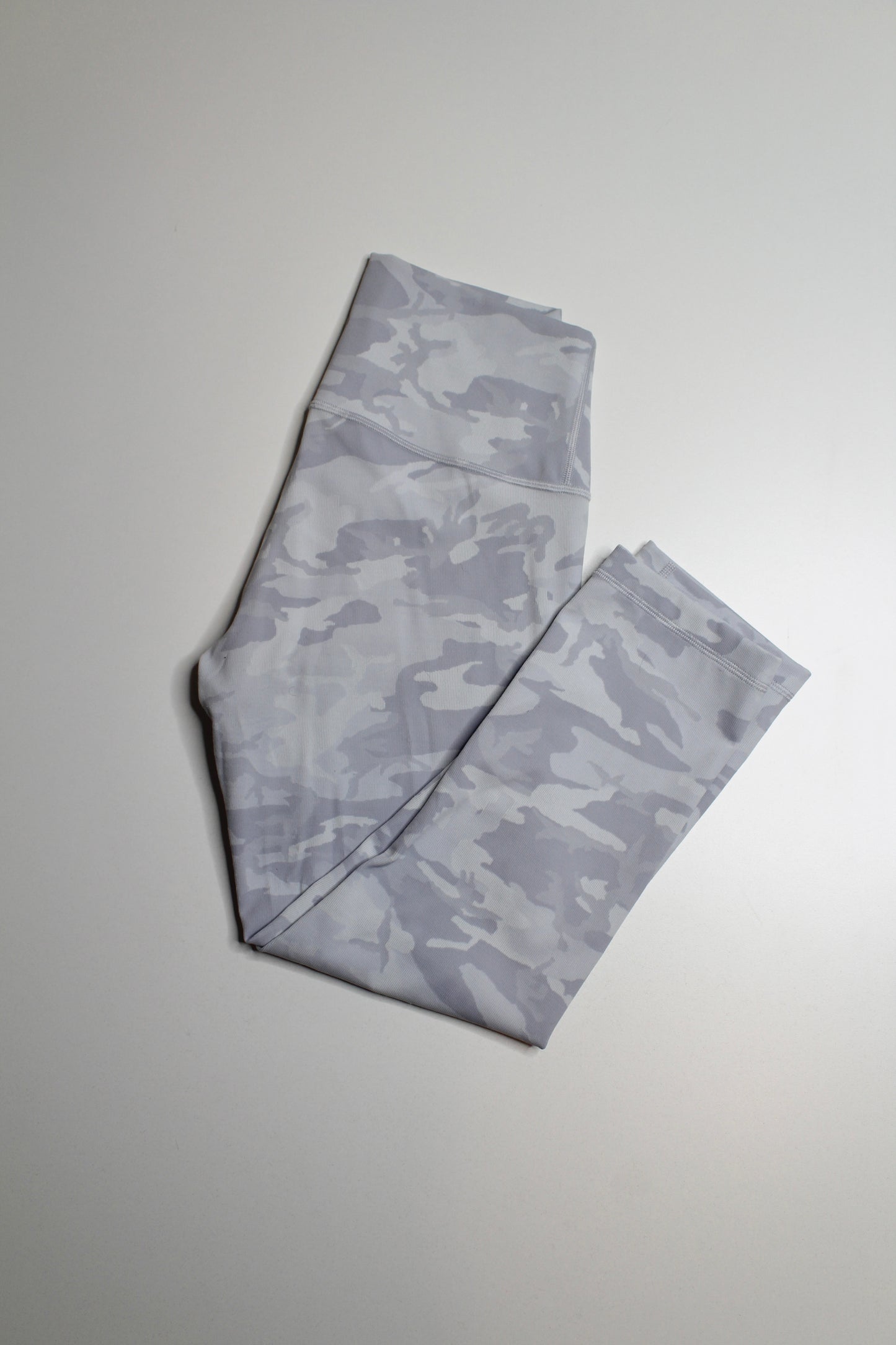 Lululemon incognito camo jacquard alpine white starlight 'wunder under' high rise crop, size 8 (High-Rise) *Luxtreme 21" (price reduced: was $48) (additional 20% off)