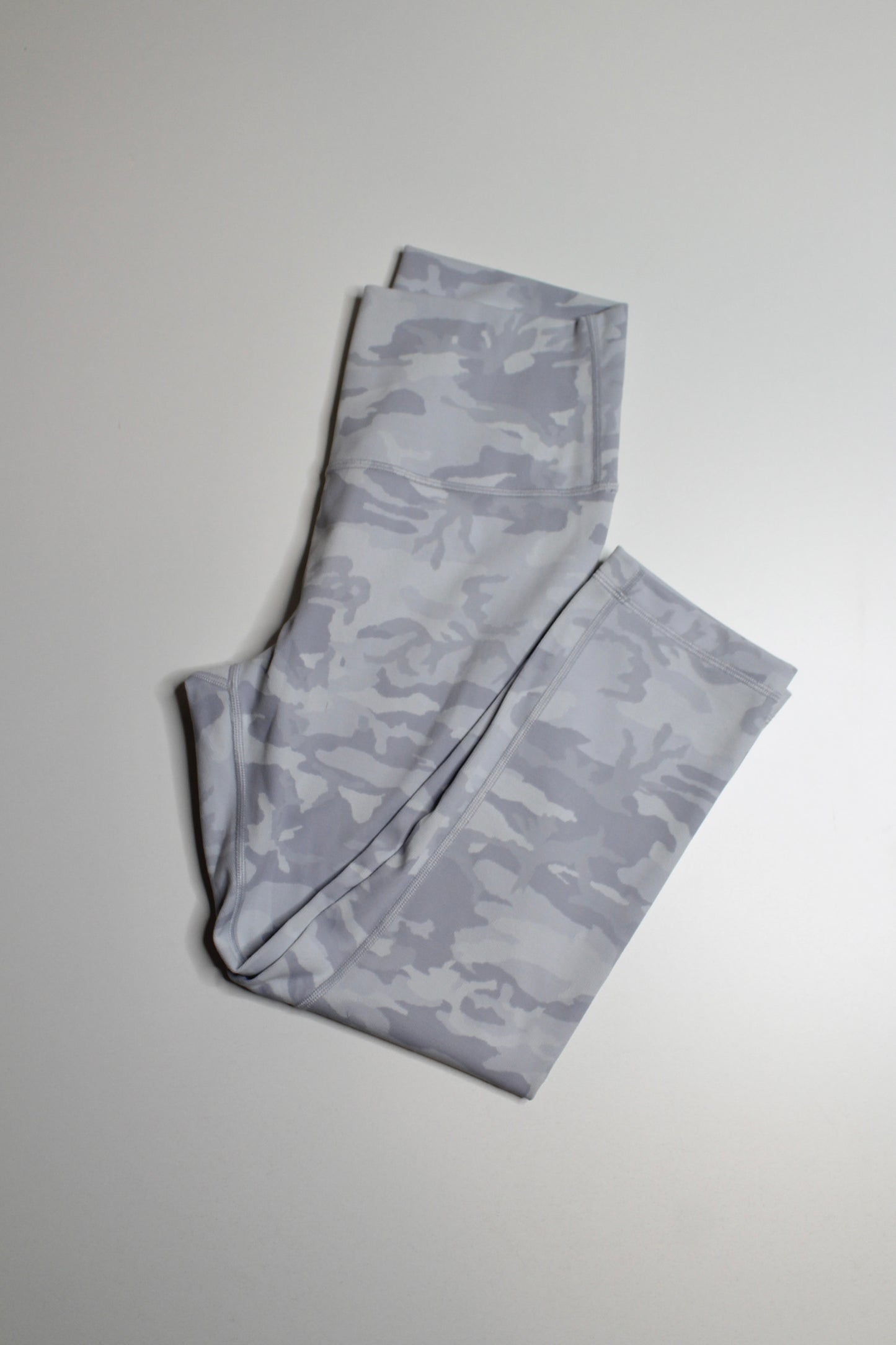 Lululemon incognito camo jacquard alpine white starlight 'wunder under' high rise crop, size 8 (High-Rise) *Luxtreme 21" (price reduced: was $48) (additional 20% off)