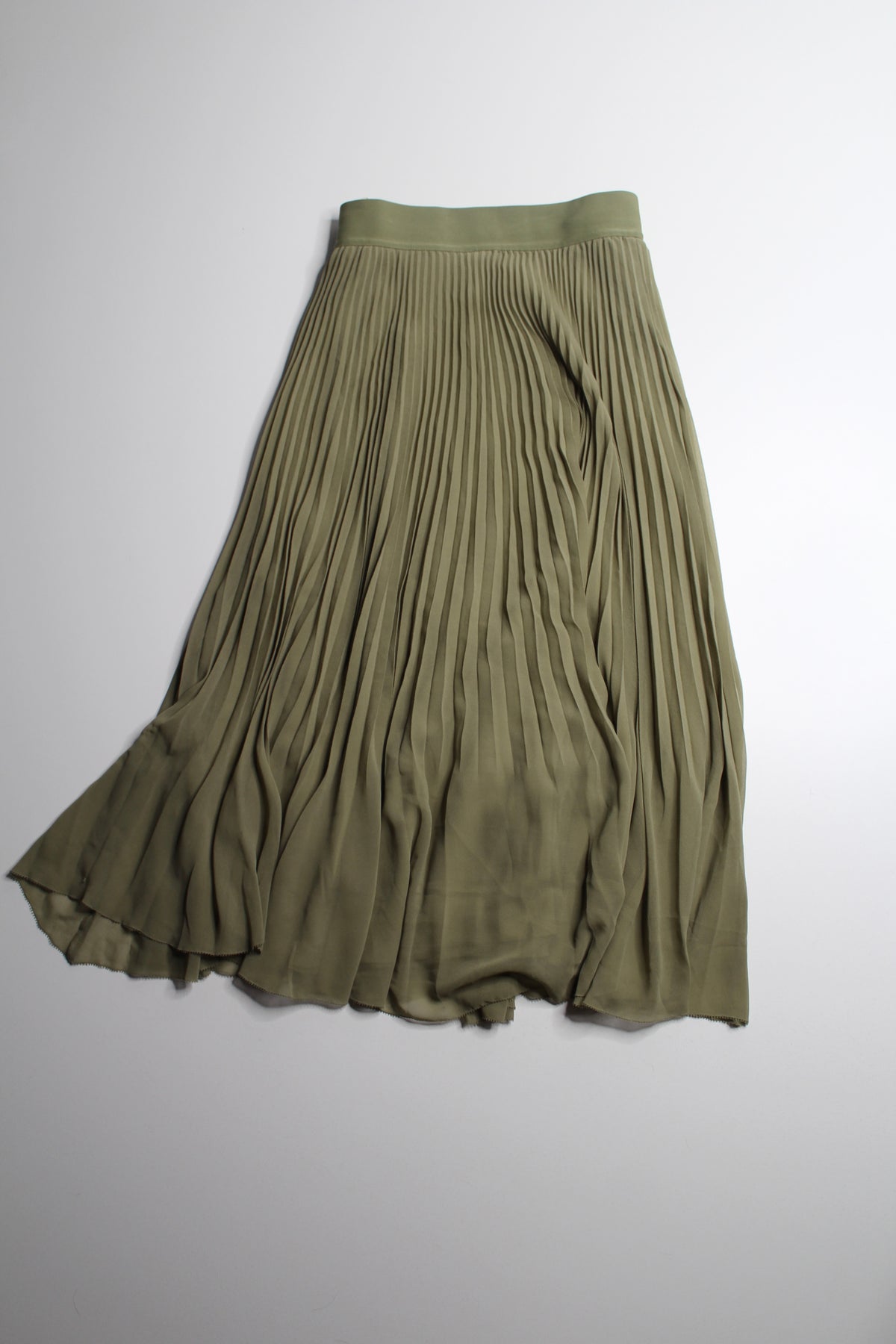 Aritzia Wilfred bitter sage ‘twirl’ skirt, size small