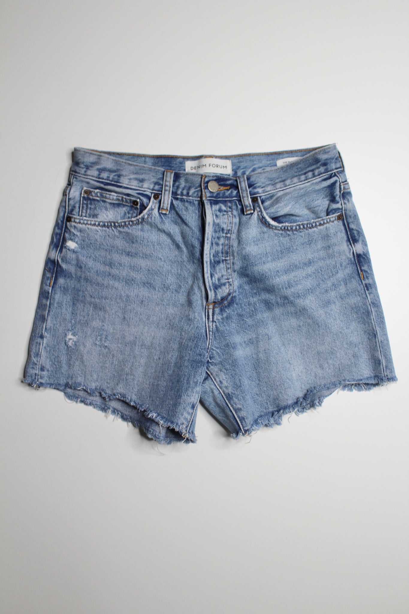 Aritzia Denim Forum ‘ex boyfriend midi’ short, size 26