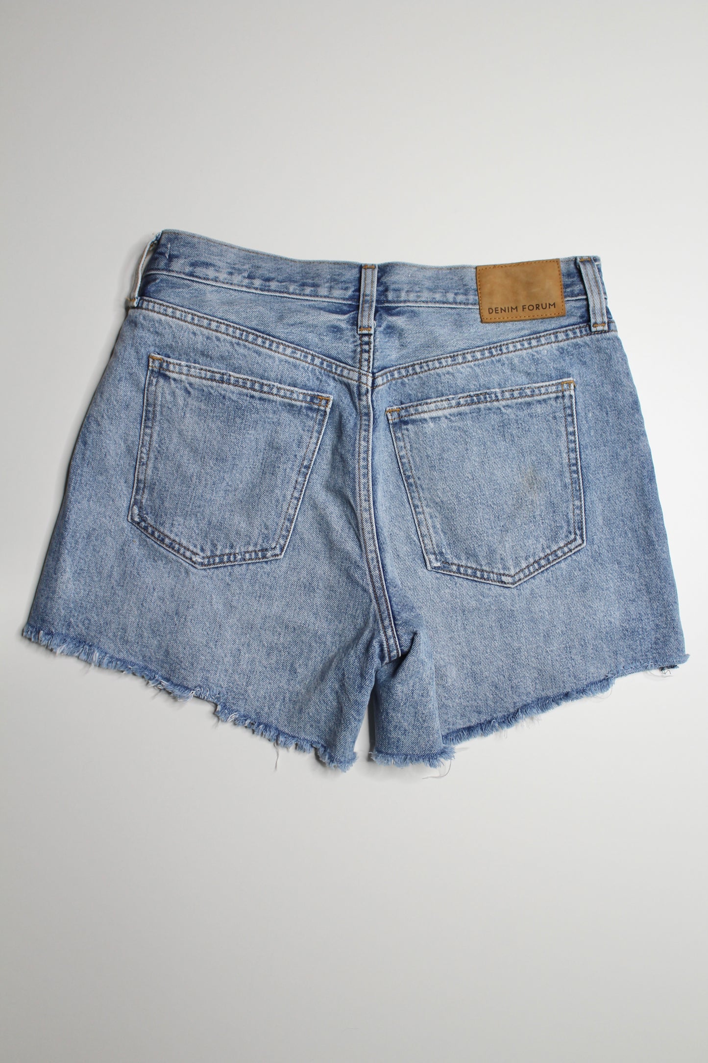 Aritzia Denim Forum ‘ex boyfriend midi’ short, size 26