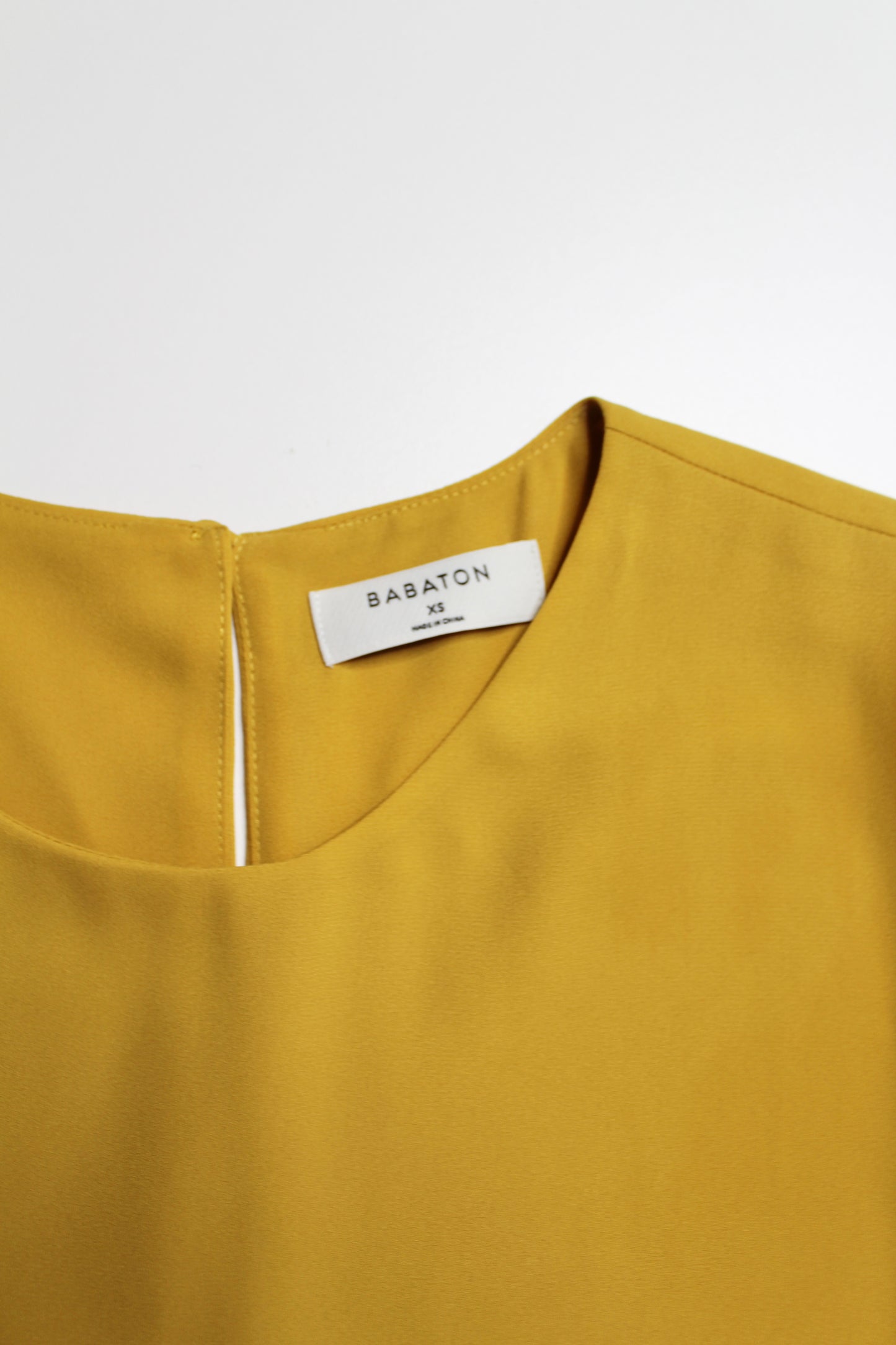 Aritzia babaton mustard yellow day sleeveless blouse, size xs (price reduced: was $30)