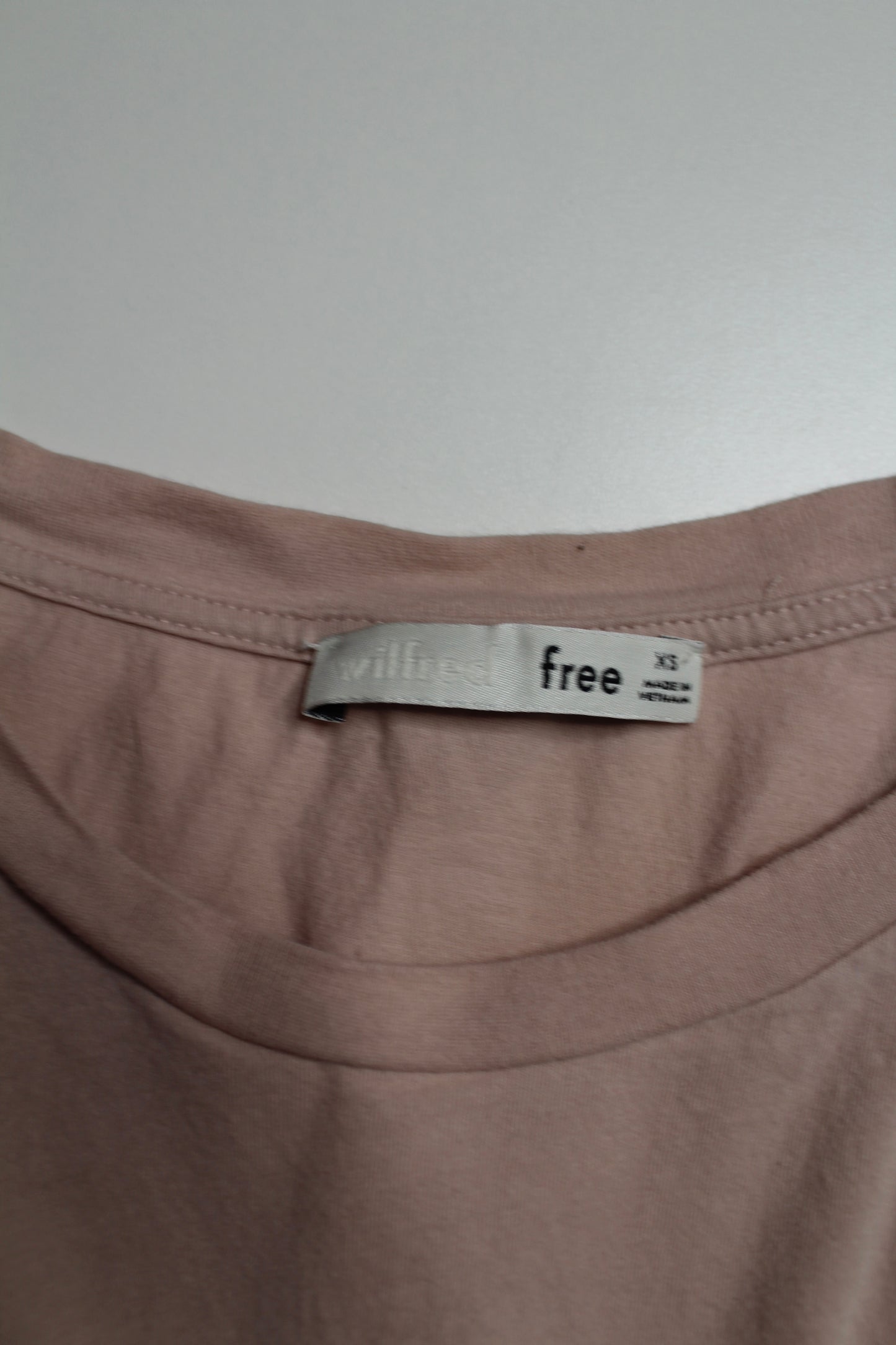 Aritzia wilfred free light pink knot front t shirt, size xs