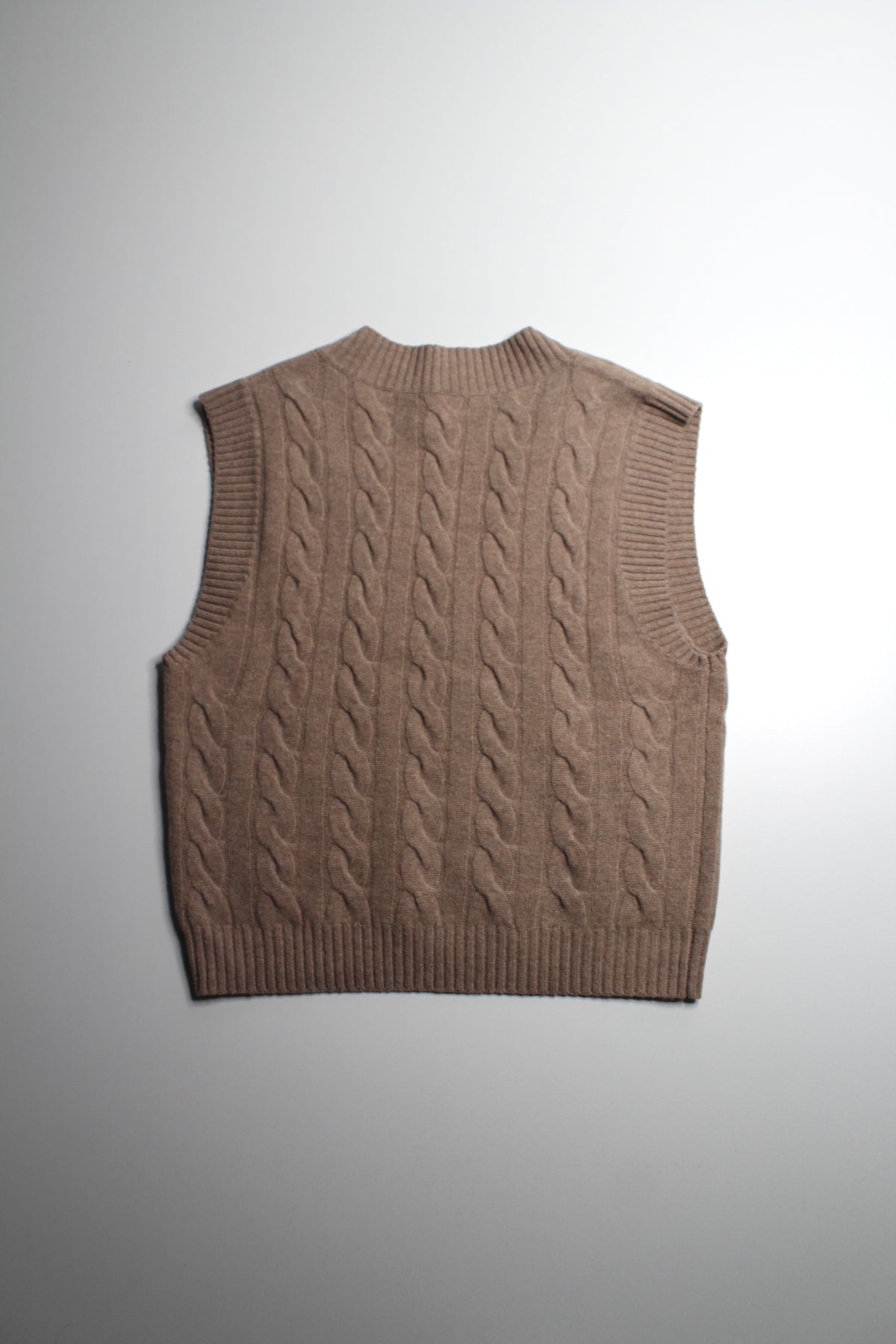 Aritzia Babaton The Group tan cable knit 'emporia' merino wool sweater vest, size small