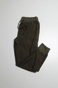 Aritzia community olive cargo jogger, size small