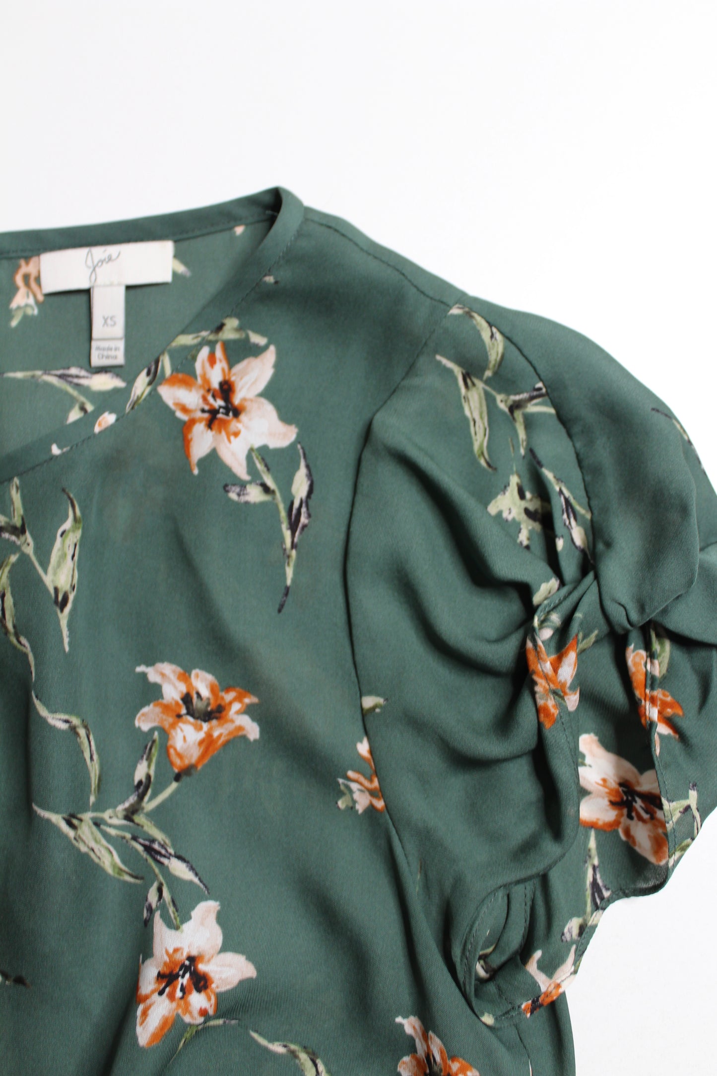 Joie green floral short sleeve silk blouse, size xs (relaxed fit)