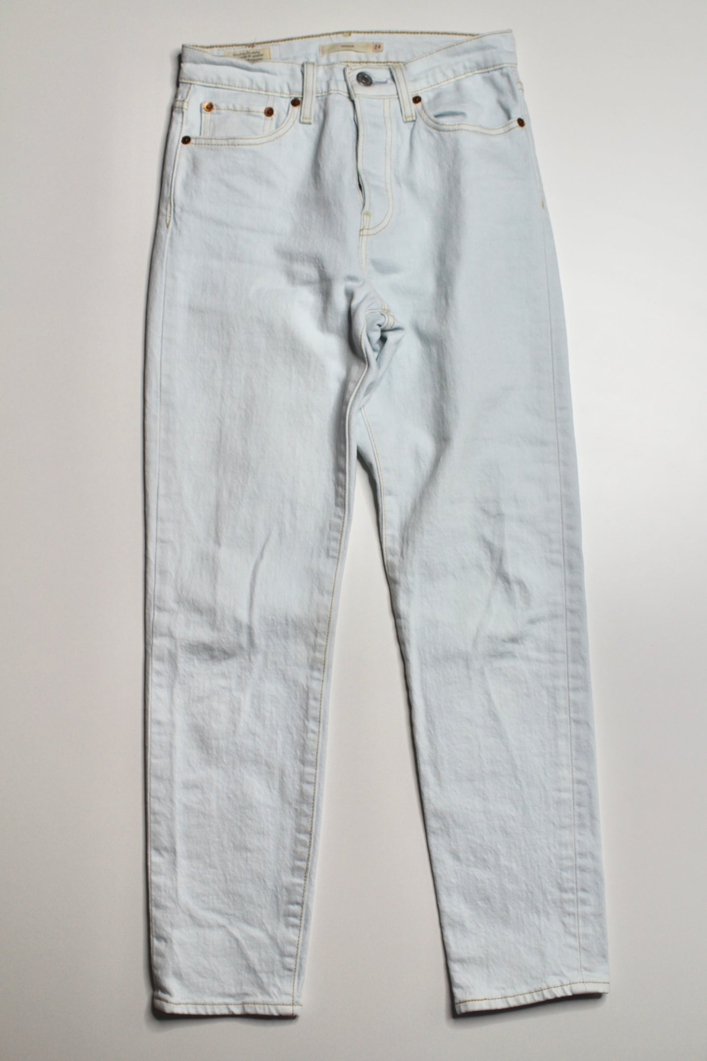 Levi’s (Aritzia) wedgie light wash icon jeans, size 24