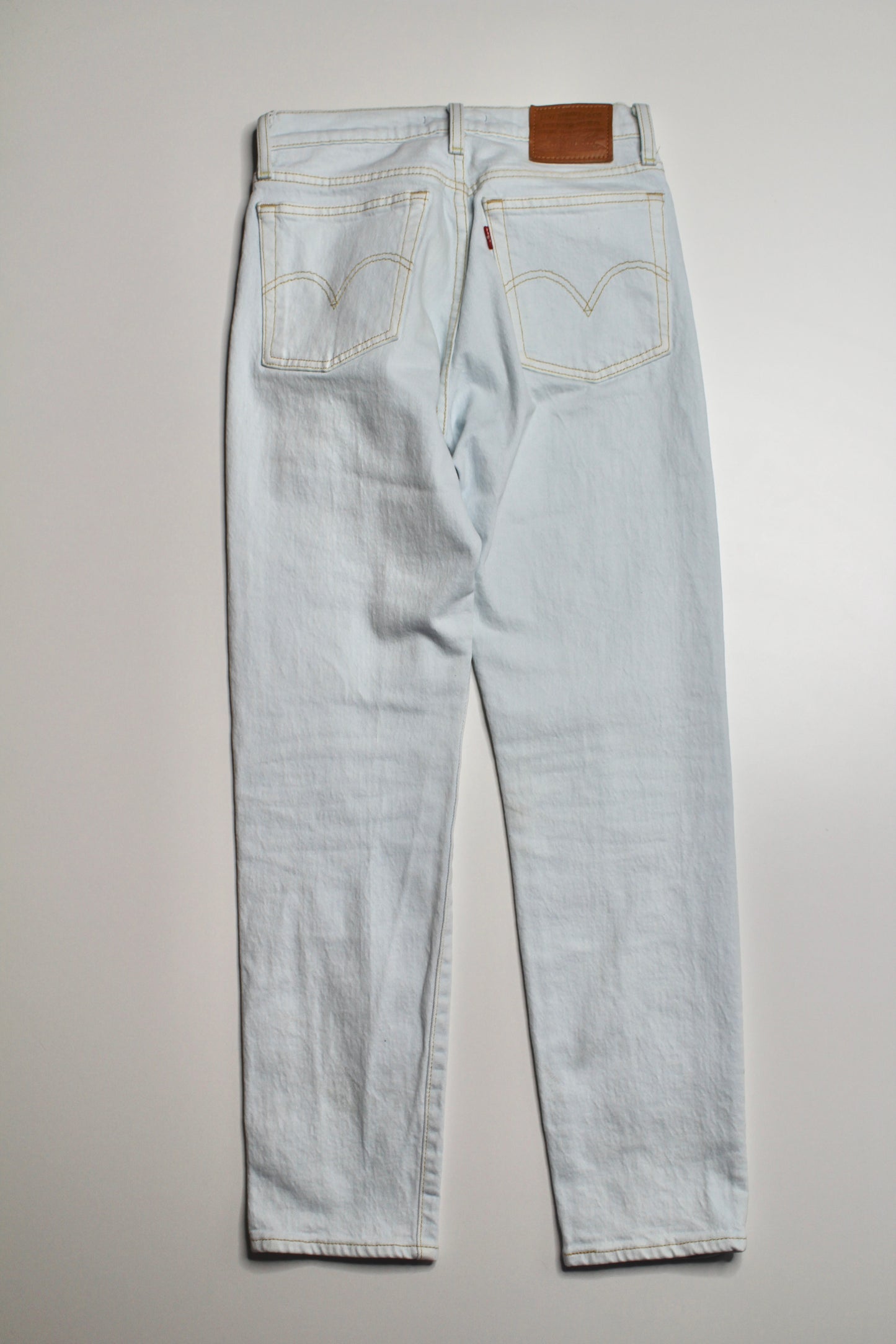 Levi’s (Aritzia) wedgie light wash icon jeans, size 24