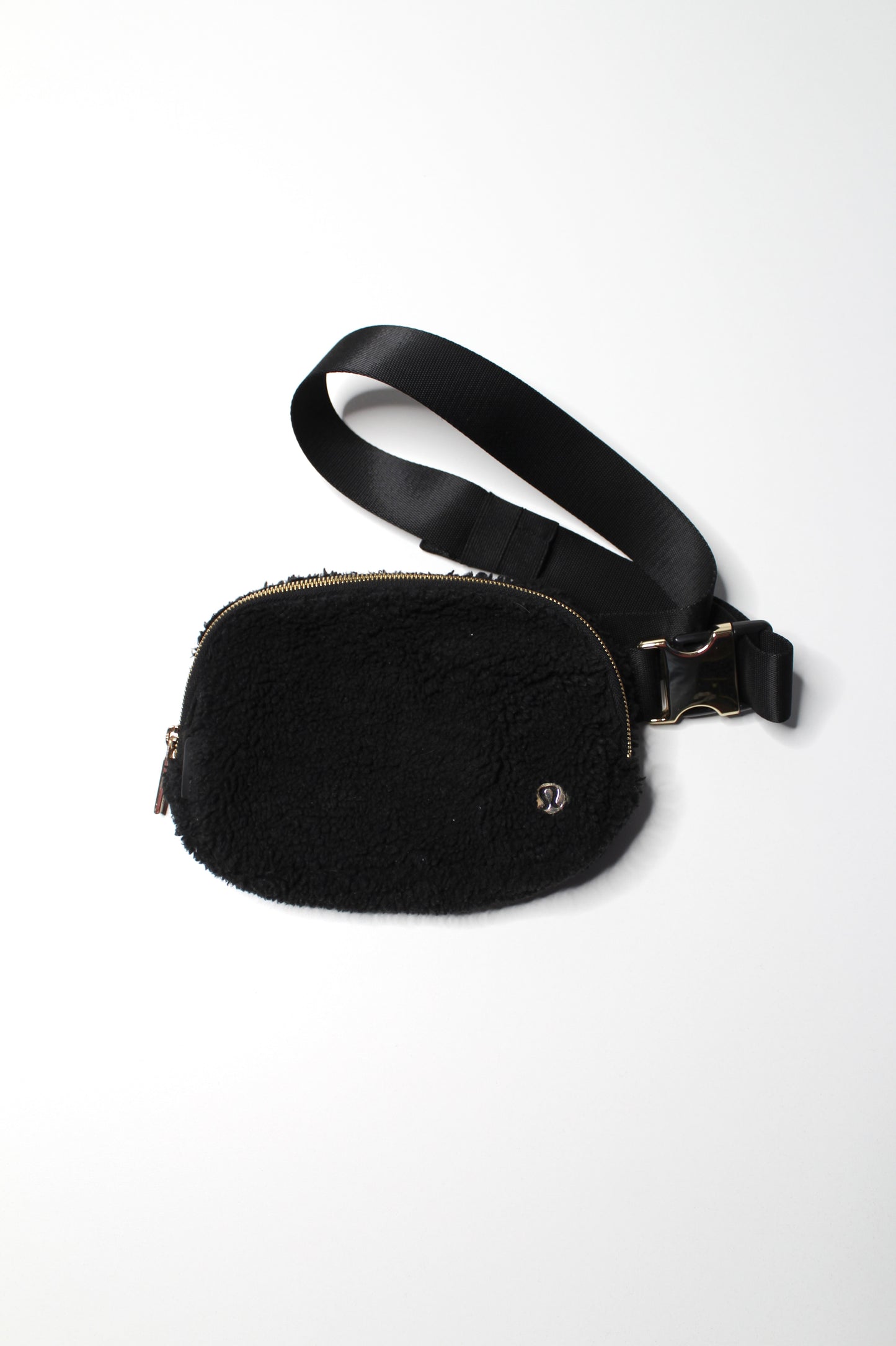 Lululemon black sherpa fleece belt bag *1L
