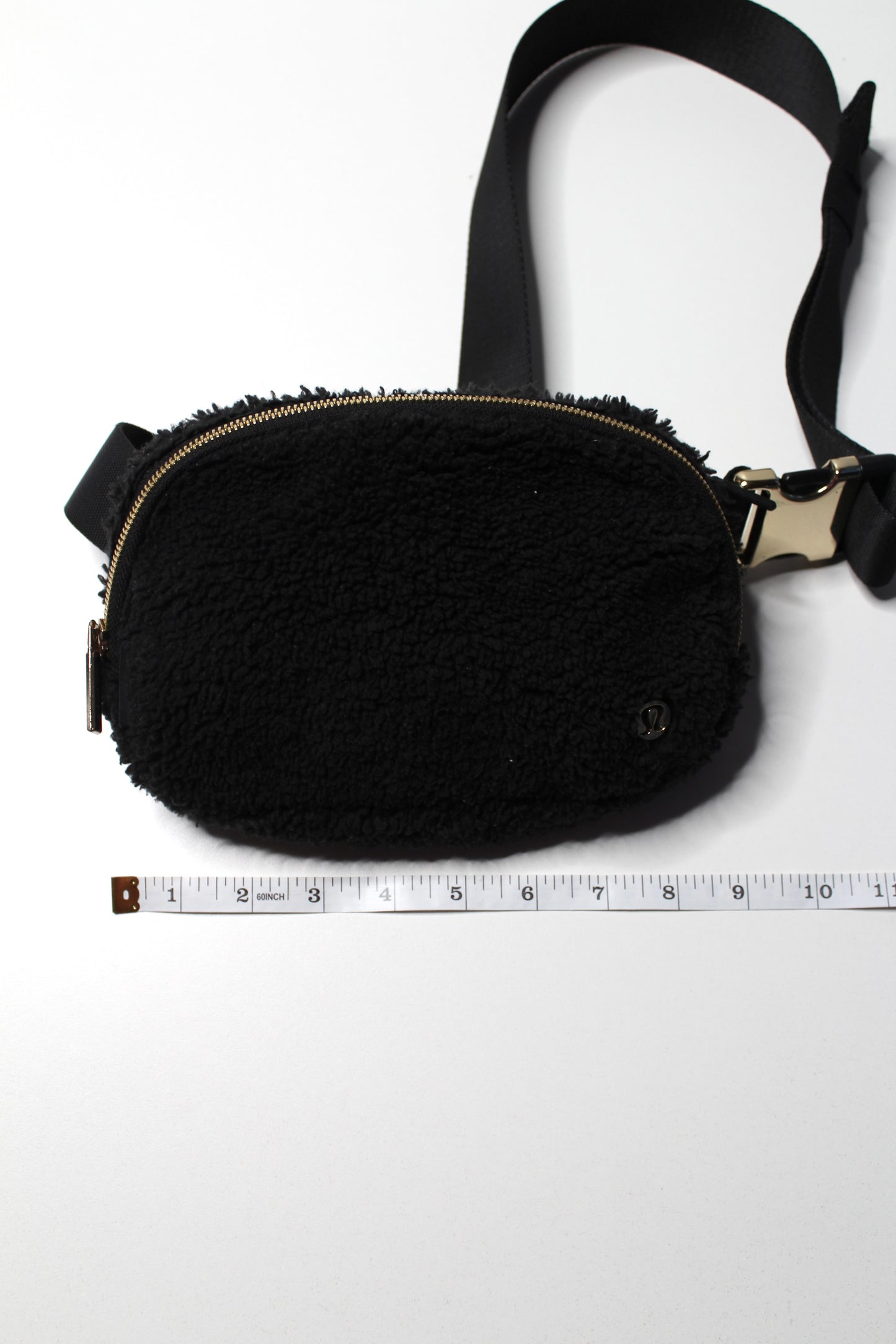 Lululemon black sherpa fleece belt bag *1L