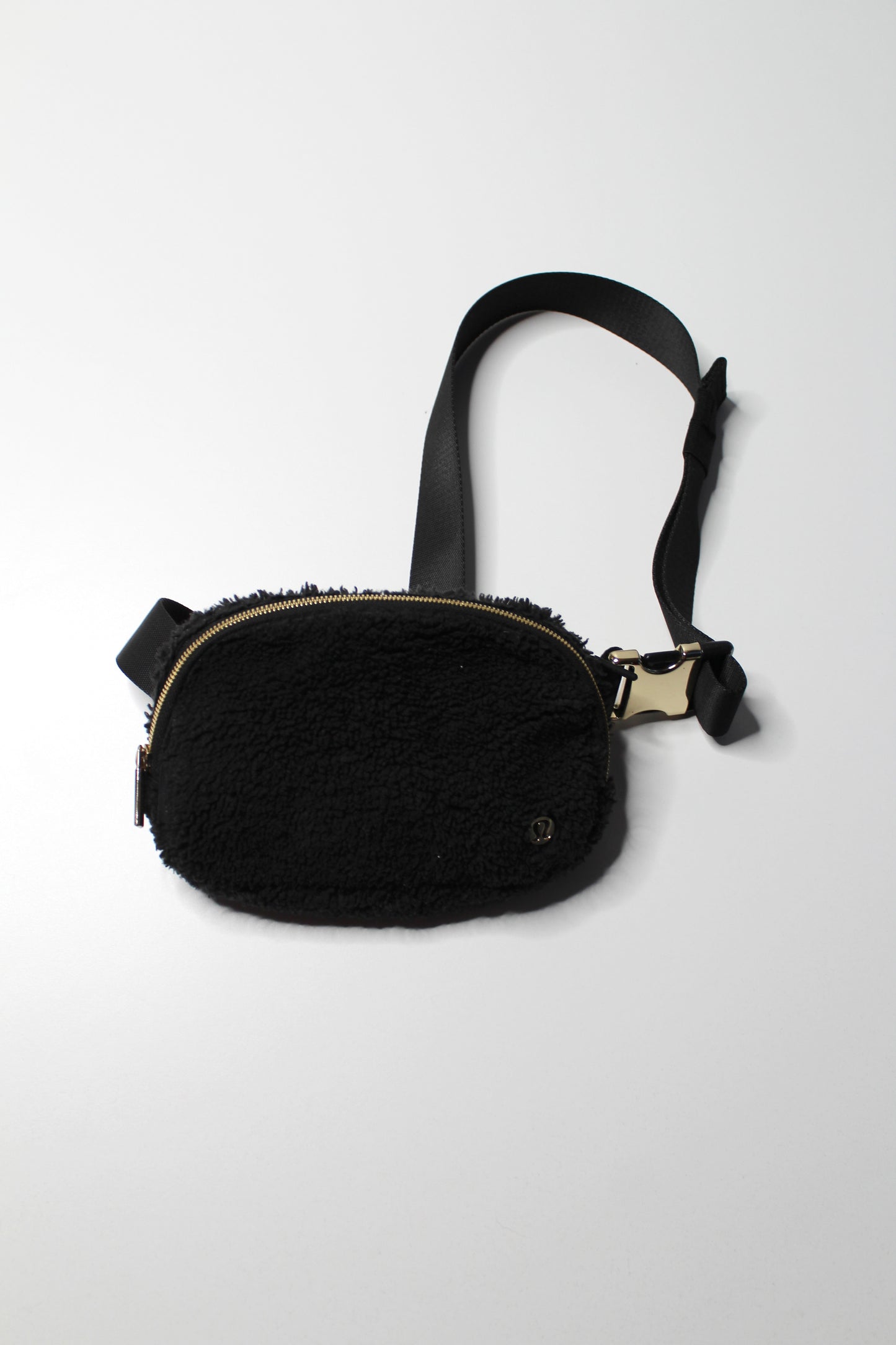 Lululemon black sherpa fleece belt bag *1L