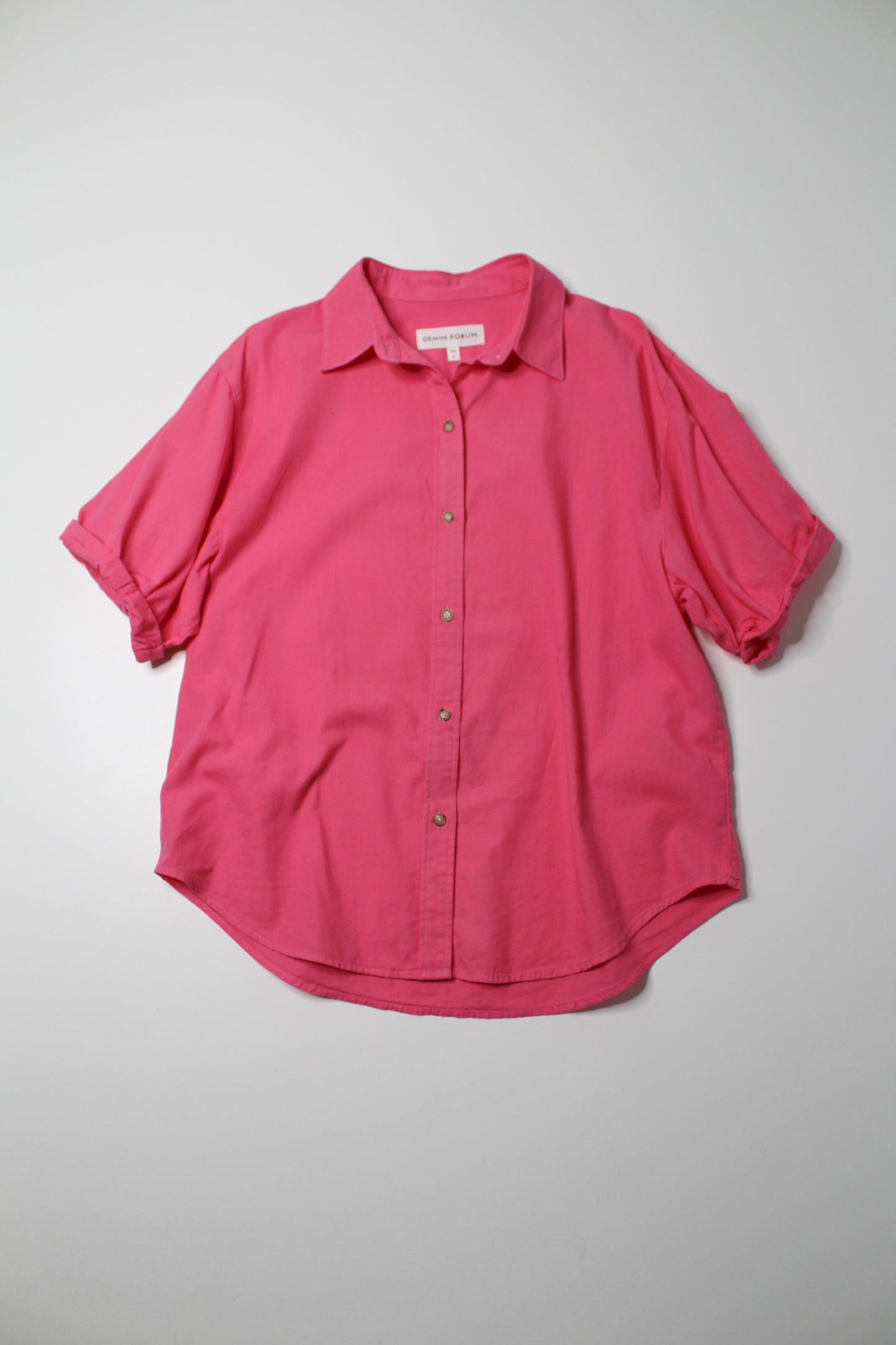 Aritzia Denim Forum fuchsia 'Jane' button up short sleeve blouse, size small (relaxed fit)