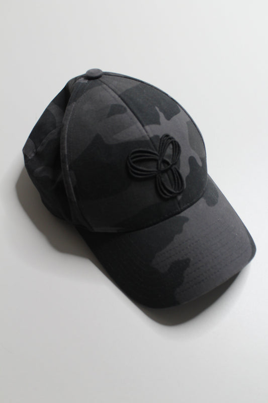 Aritzia TNA grey camo baseball hat