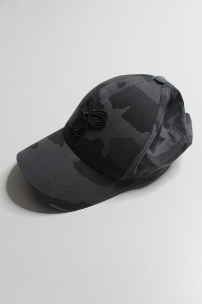 Aritzia TNA grey camo baseball hat