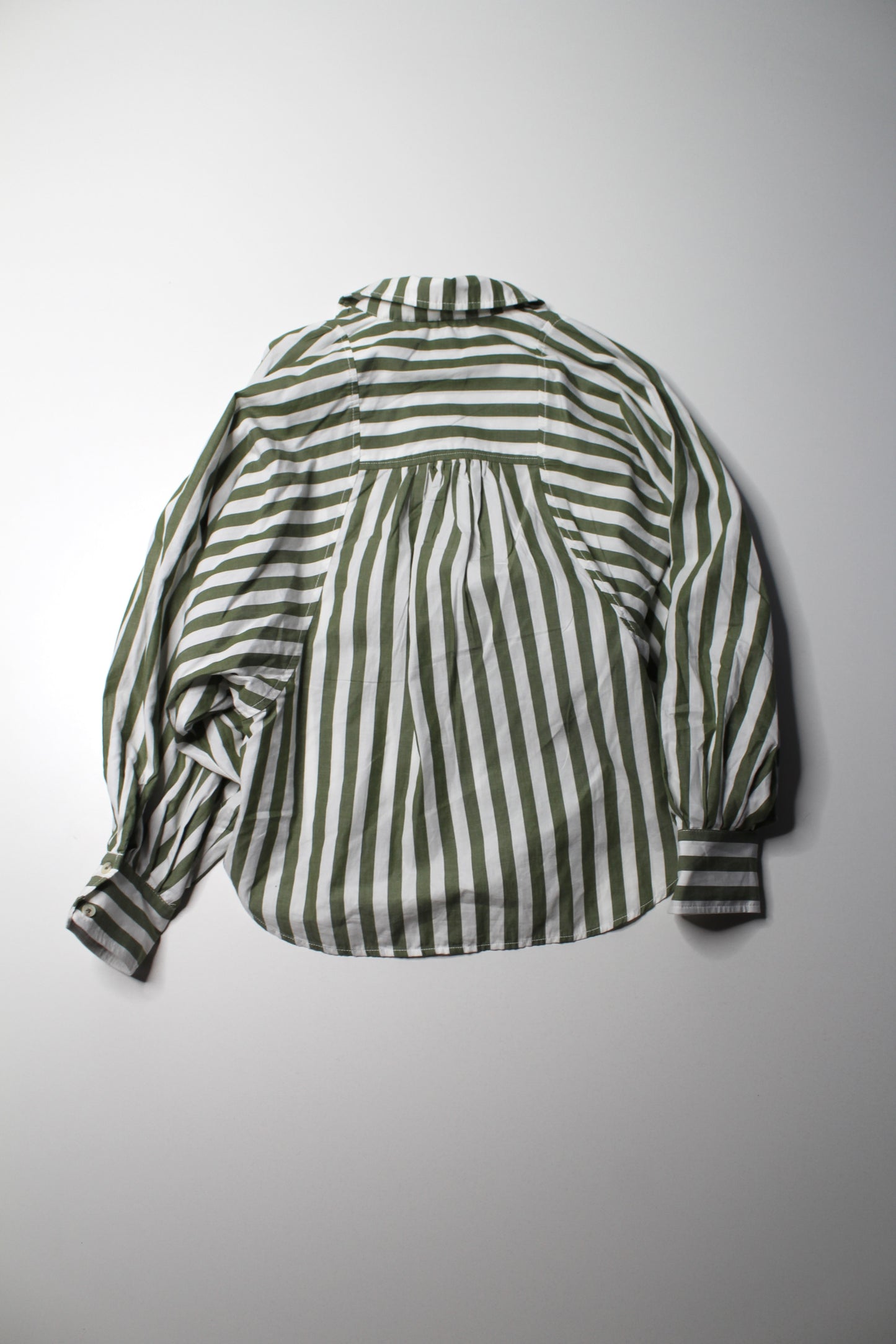 Anthropologie pilcro green/white stripe ‘Bailey boyfriend batwing’ button down blouse, size xxs Fits like small (oversized fit) (sale: 10% off)