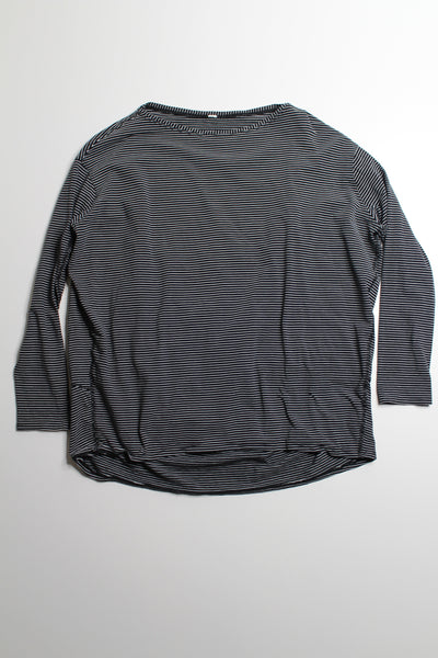 Lululemon hype stripe black white back in action long sleeve, no size. Fits like size 6 (loose fit)