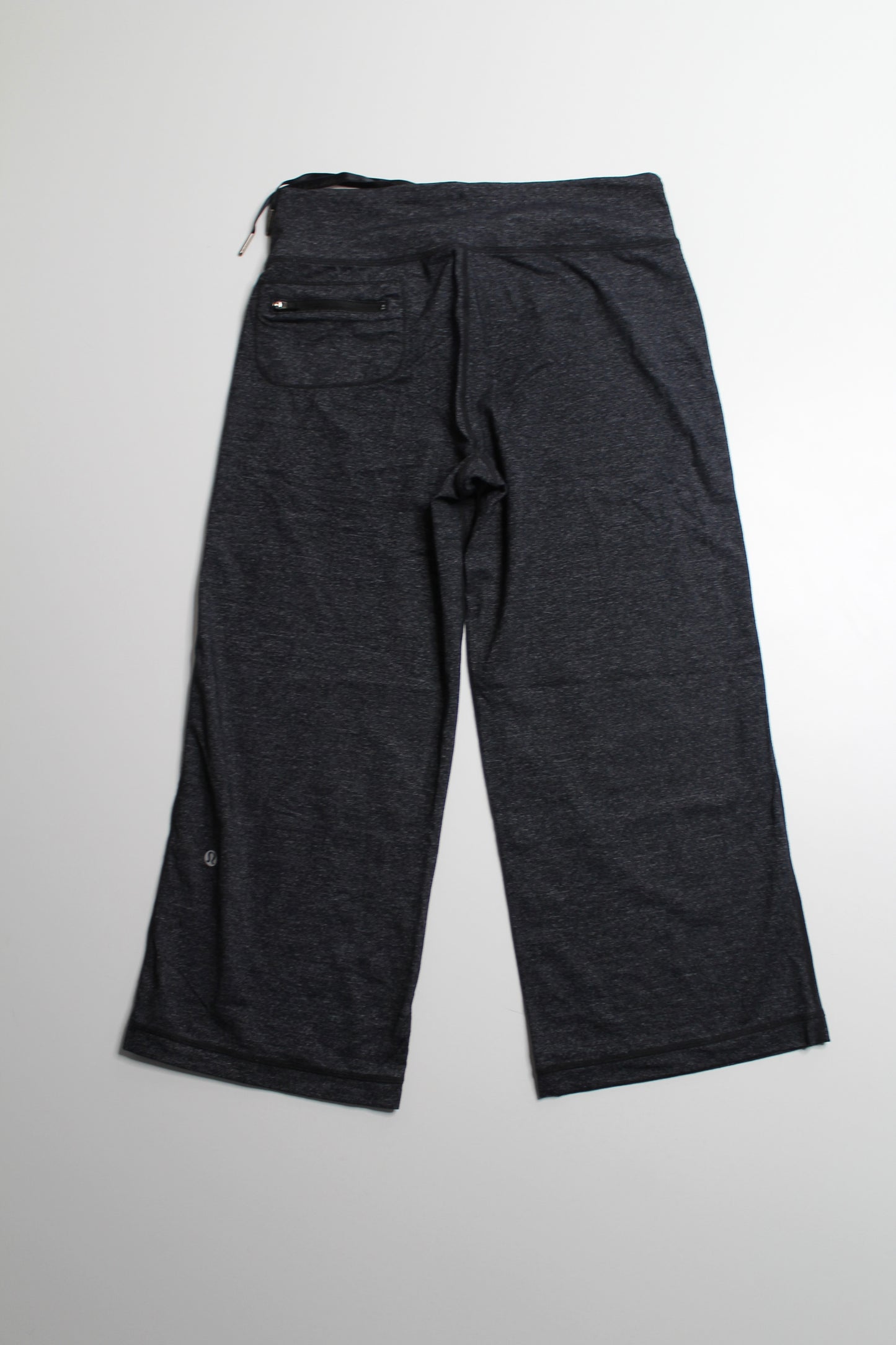 Lululemon relaxed fit wide leg crop, no size. Fits 4/6 (price reduced: was $30)