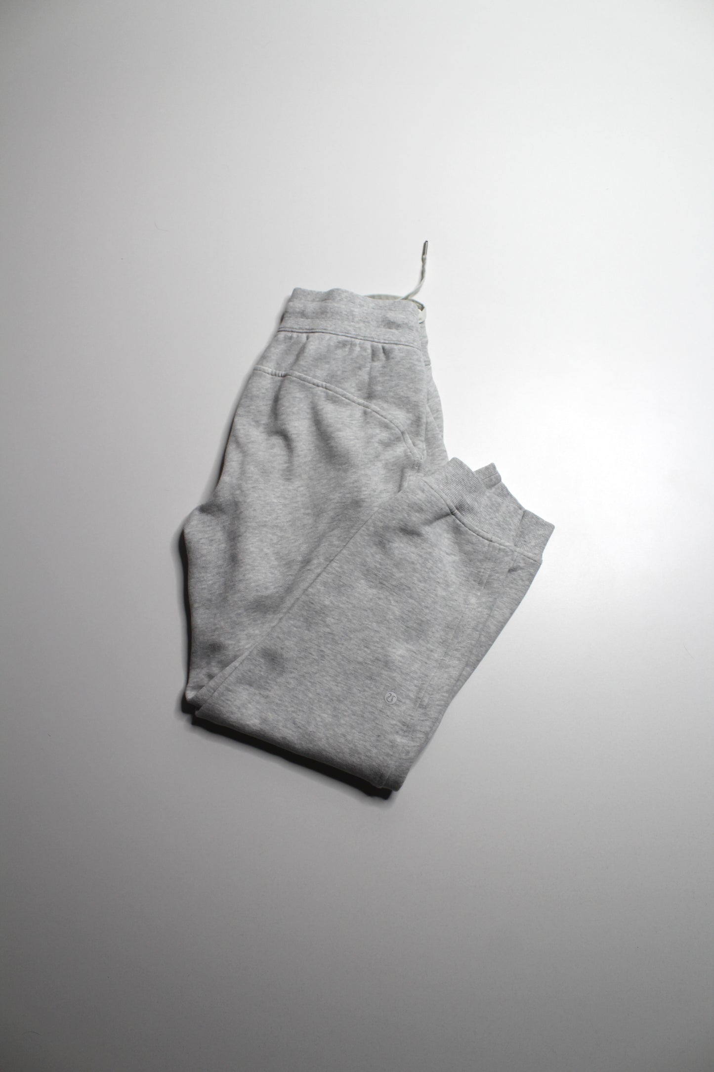 Lululemon heathered light grey ‘scuba’ jogger, size 4