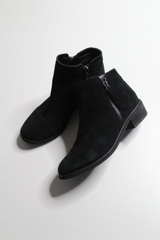 Blondo black suede ankle booties, size 5.5
