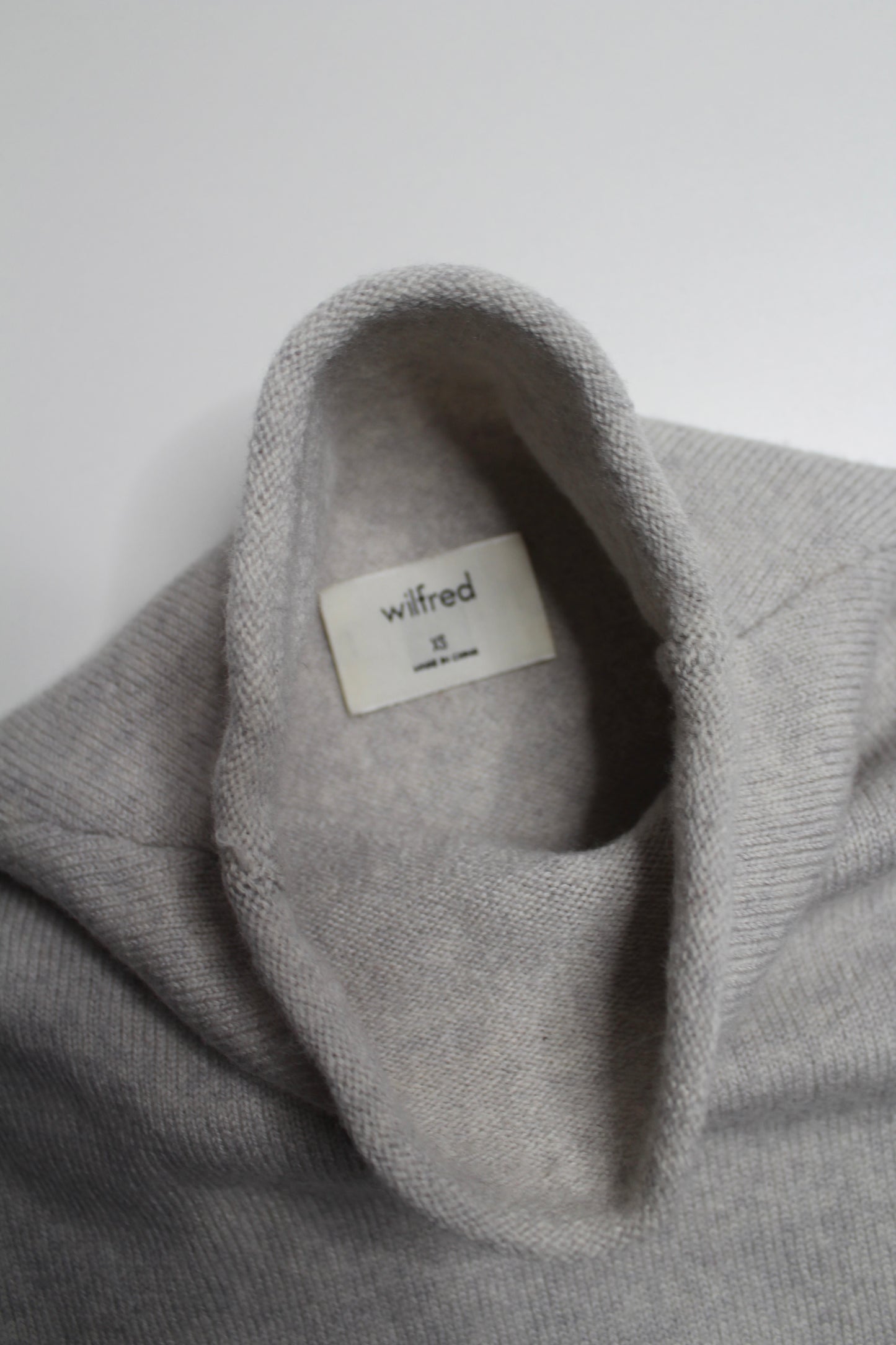 Aritzia Babaton light grey mock neck merino wool sweater, size xs