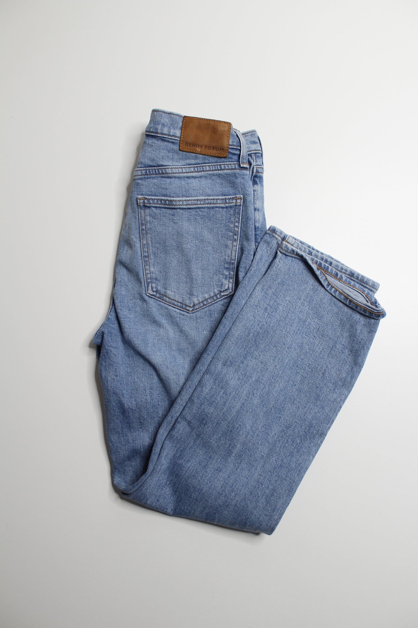 Aritzia Denim Forum ‘arlo’ high rise straight leg jeans, size 26