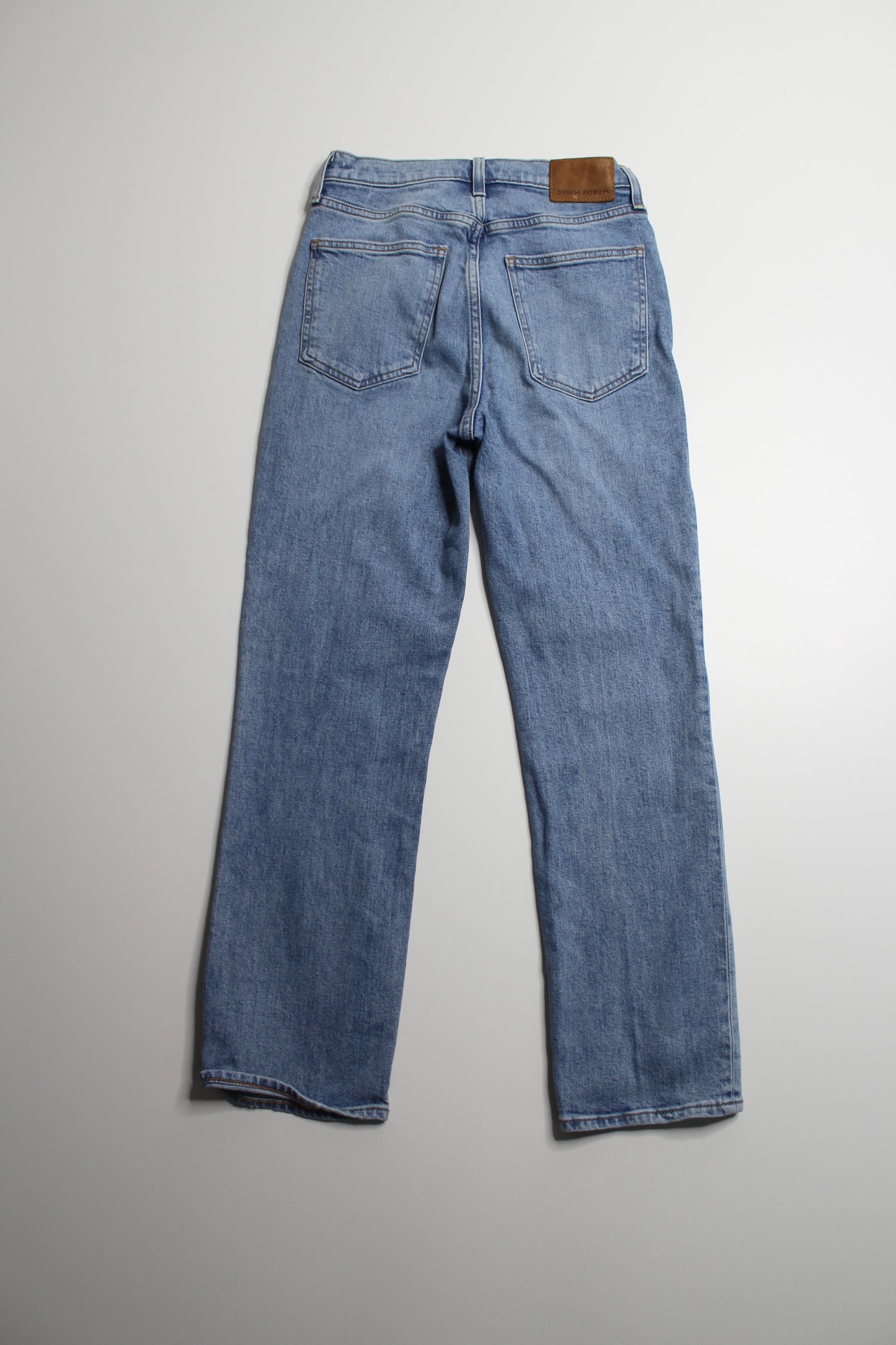 Aritzia Denim Forum ‘arlo’ high rise straight leg jeans, size 26