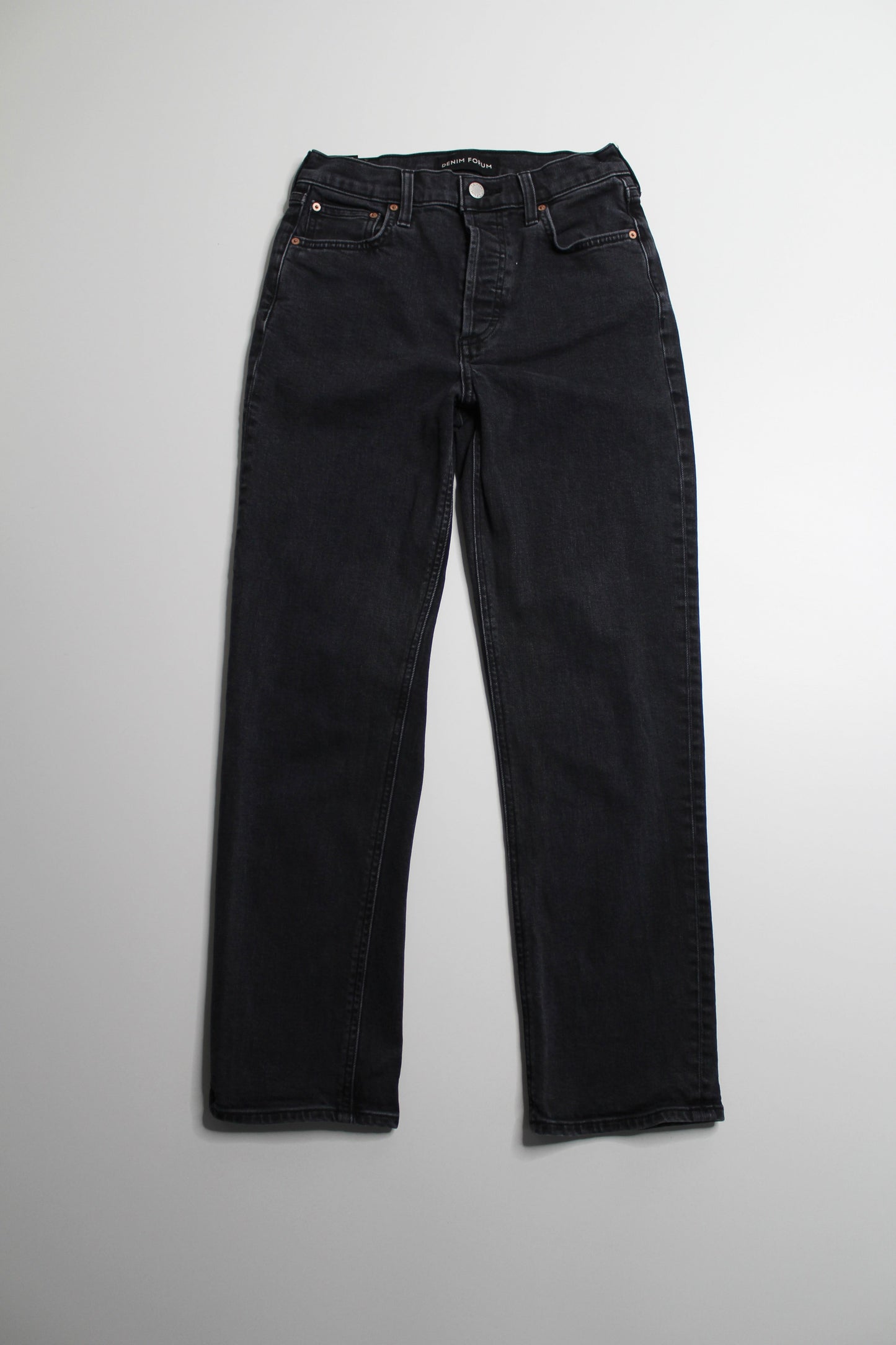 Aritzia Denim Forum black wash arlo high rise straight jeans, size 26