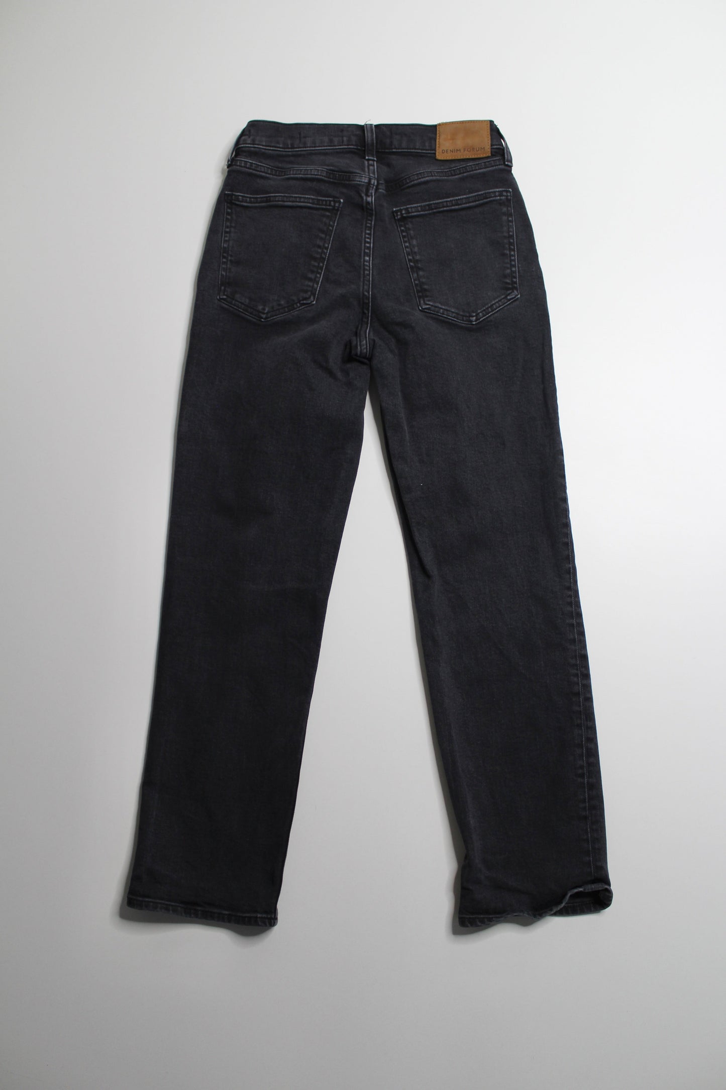 Aritzia Denim Forum black wash arlo high rise straight jeans, size 26