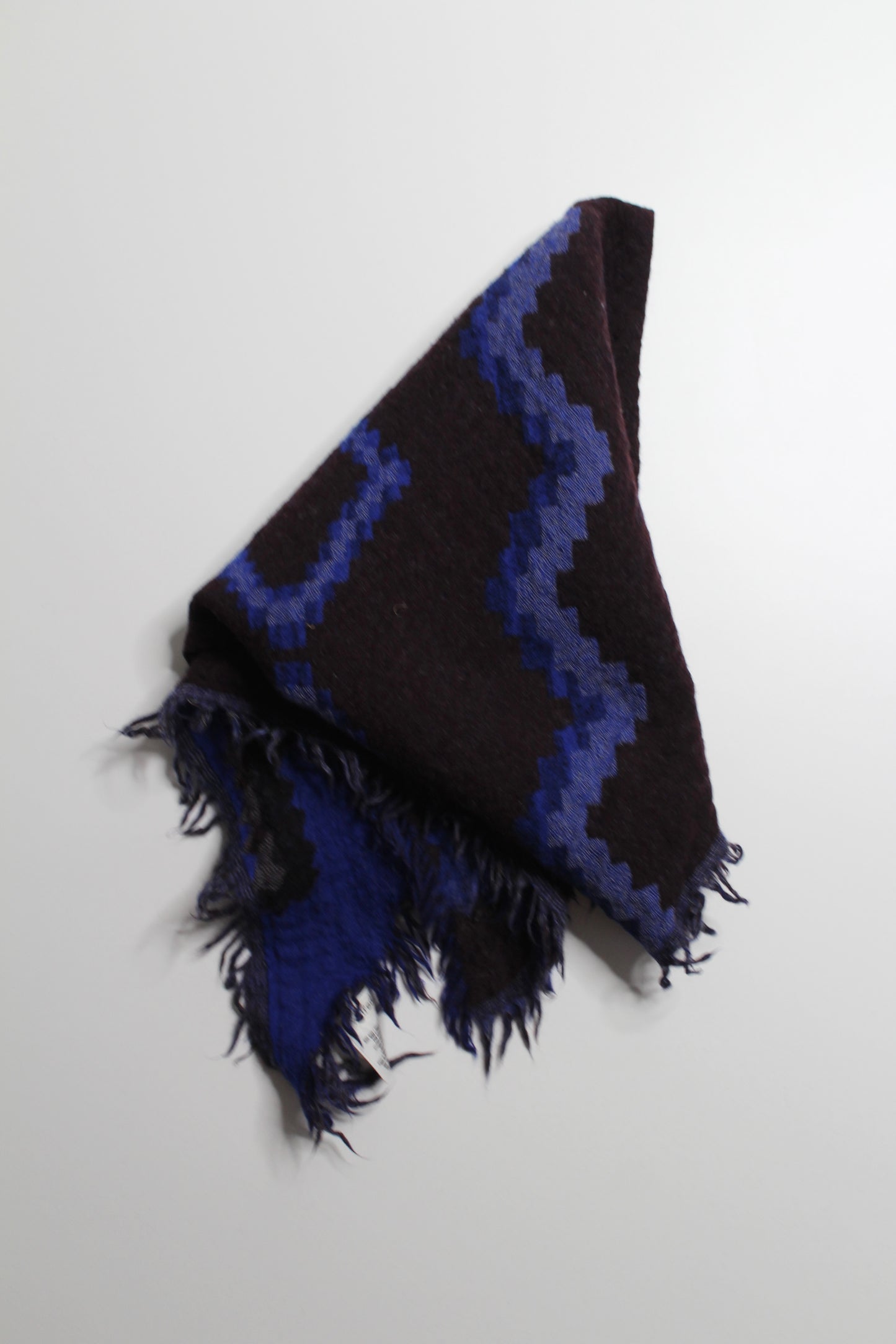 Aritzia wilfred reversible triangle scarf (price reduced: was $30)