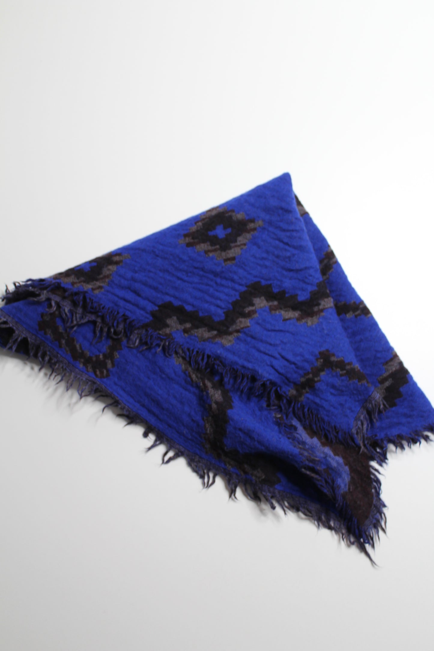 Aritzia wilfred reversible triangle scarf (price reduced: was $30)