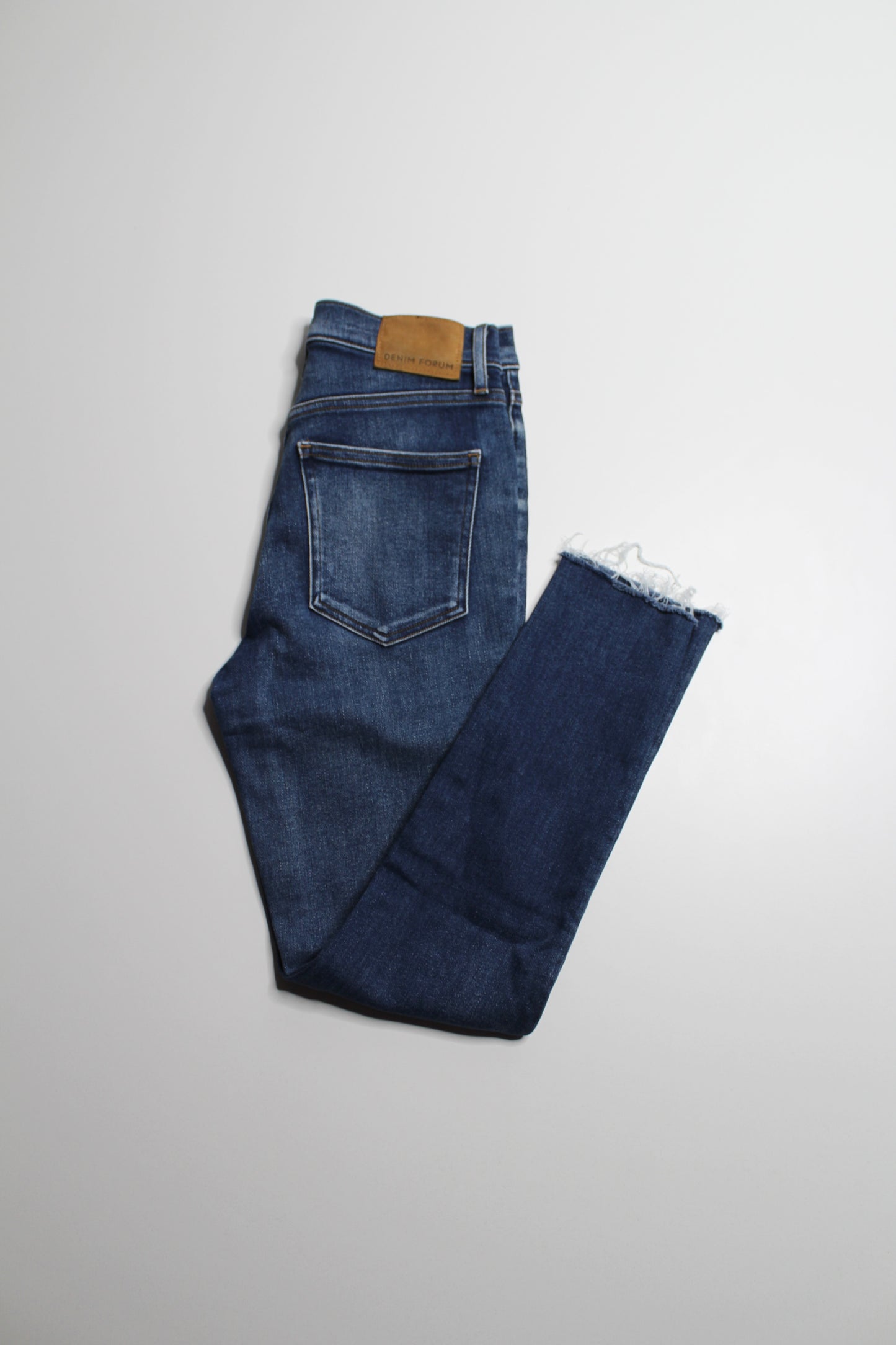 Aritzia Denim Forum 'lola' high rise skinny jeans, size 27 (25")