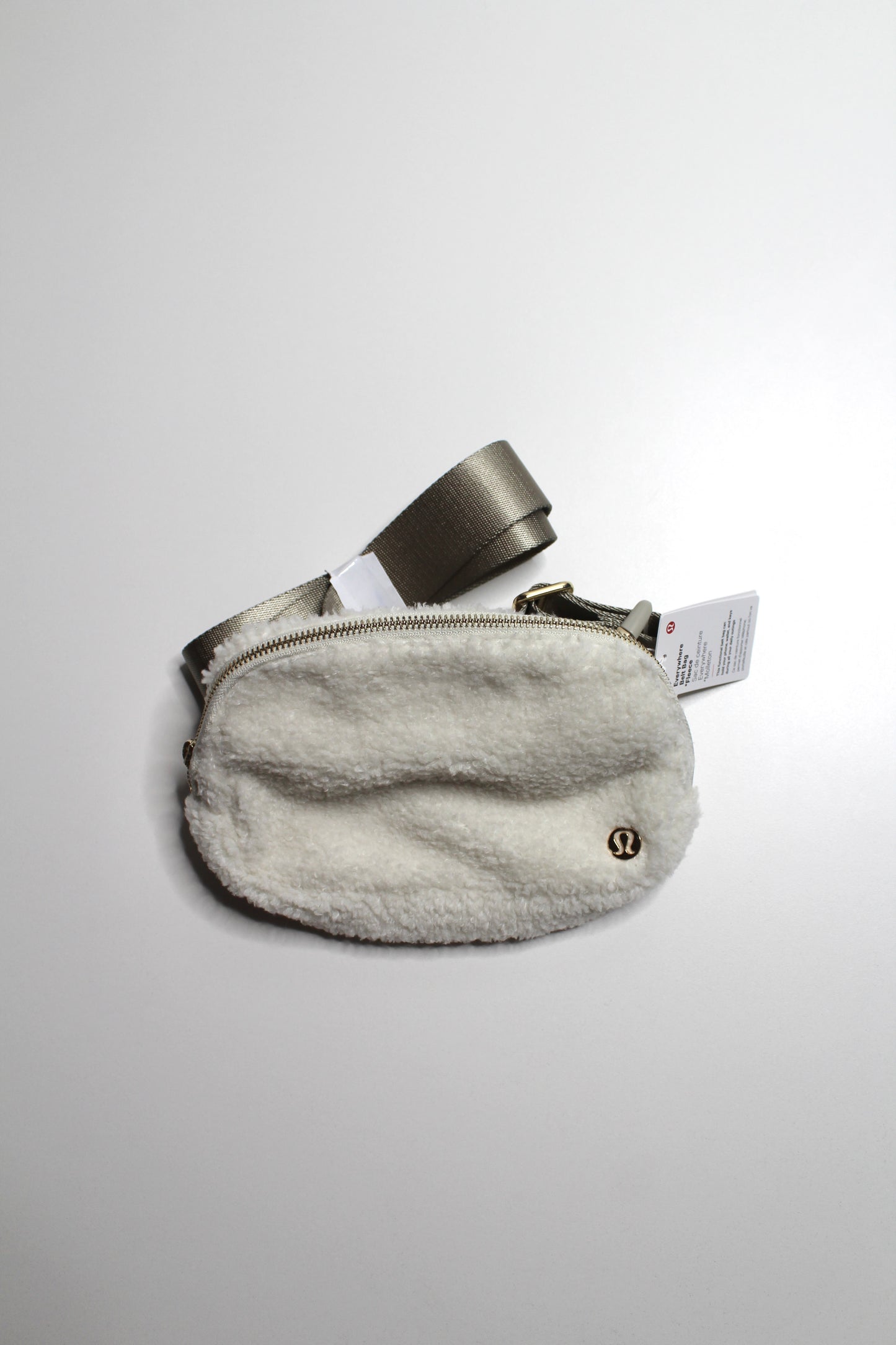 Lululemon light ivory 'everywhere fleece' belt bag *1L *new with tags