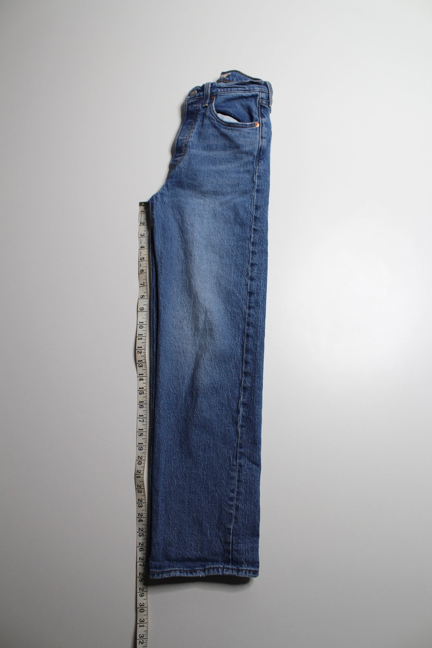 Levis ‘ribcage straight ankle’ jeans, size 24