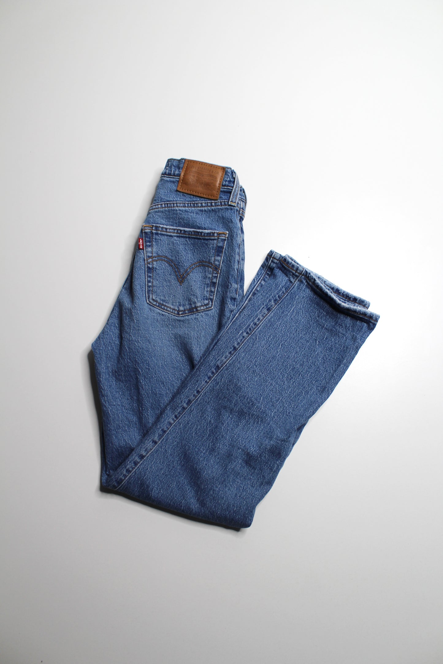 Levis ‘ribcage straight ankle’ jeans, size 24