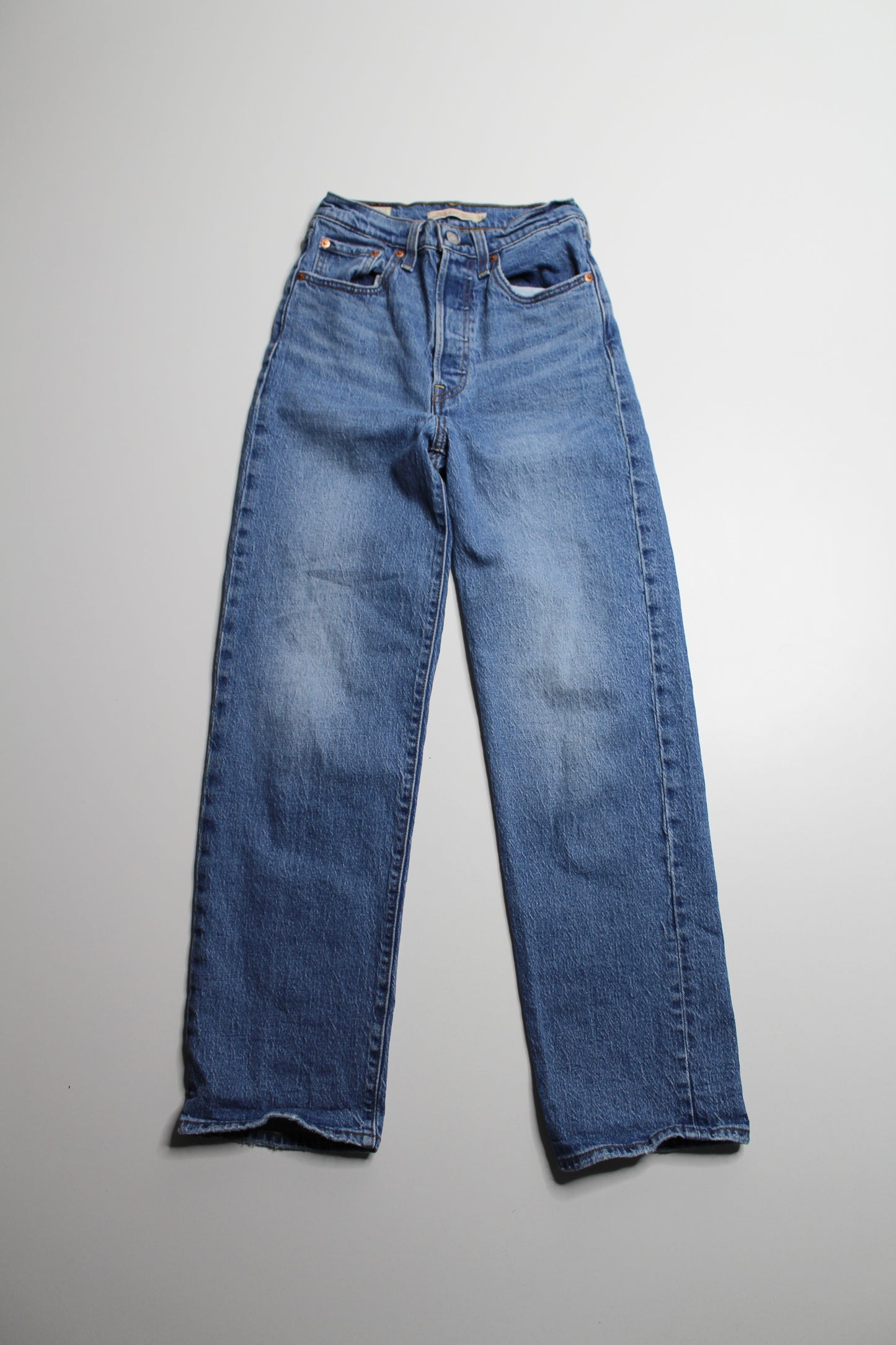 Levis ‘ribcage straight ankle’ jeans, size 24
