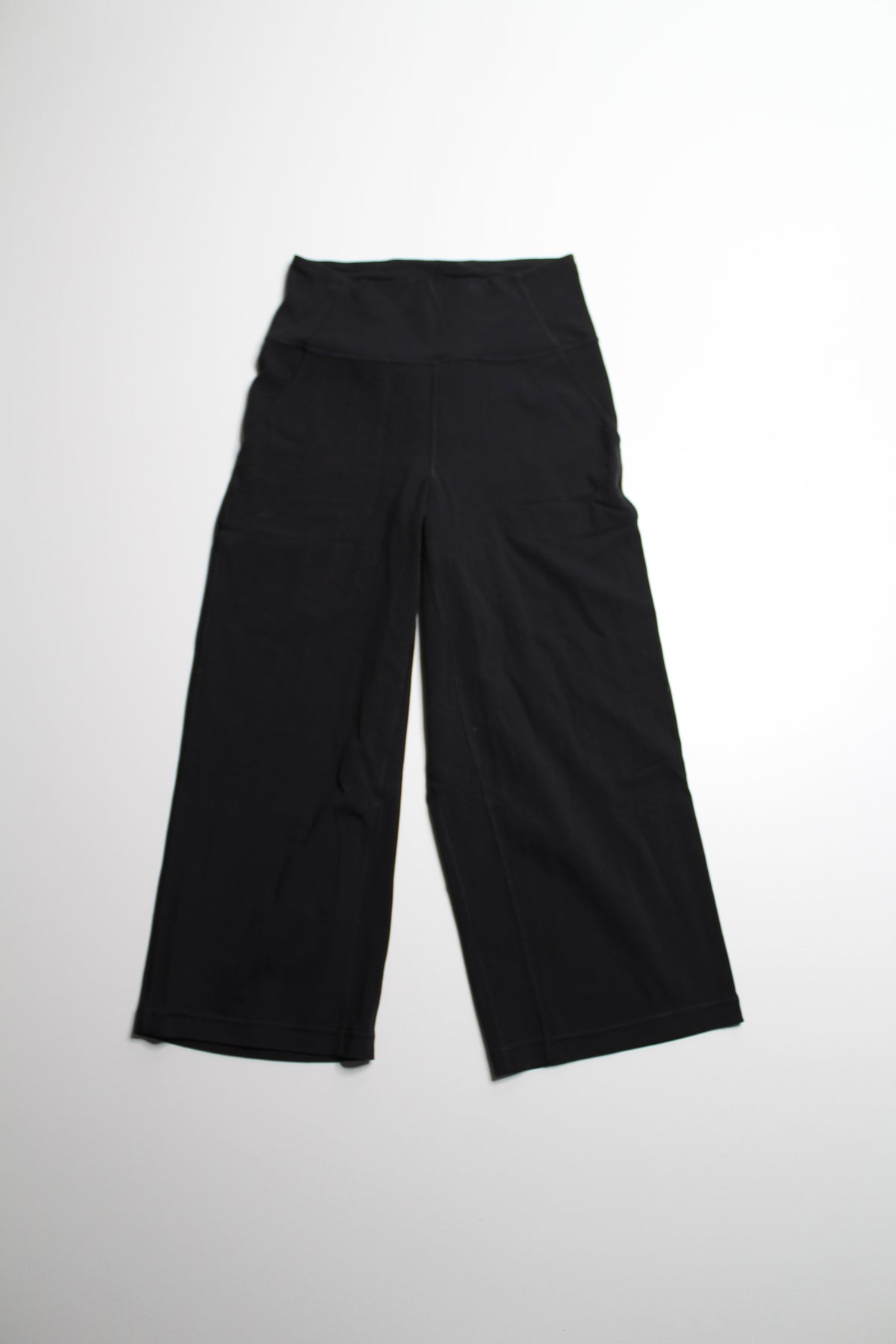 Lululemon black ‘align’ wide leg crop pant, size 2