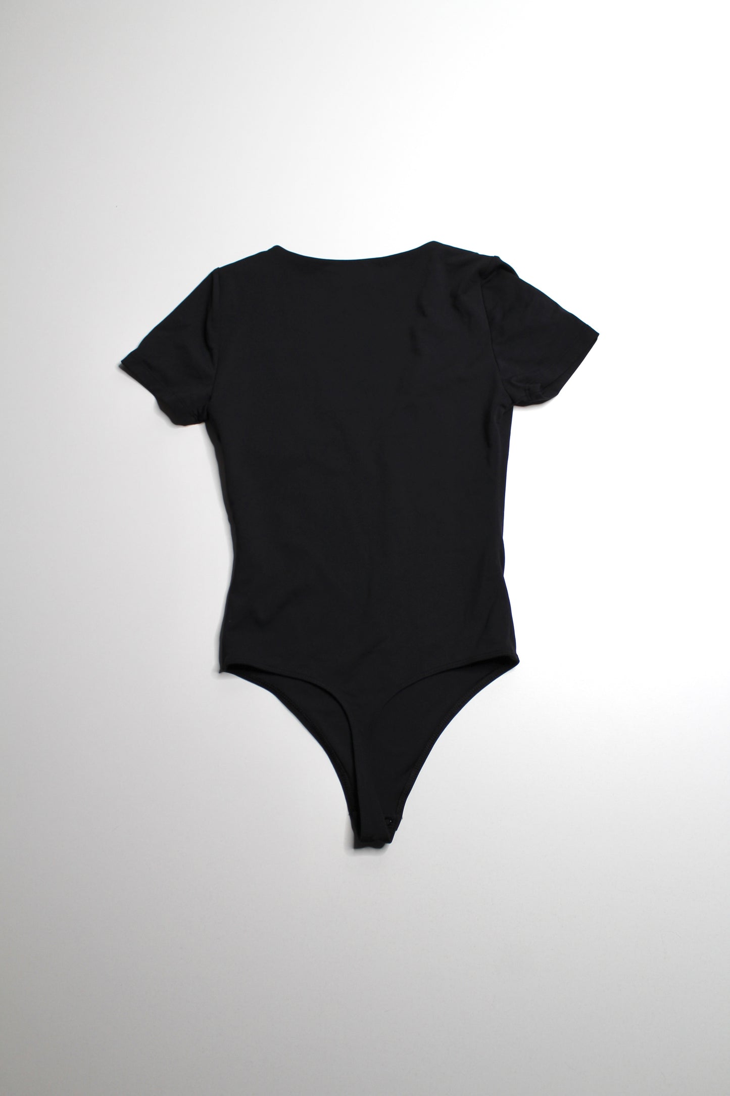 Aritzia Babaton black ‘contour crew’ short sleeve bodysuit, size small