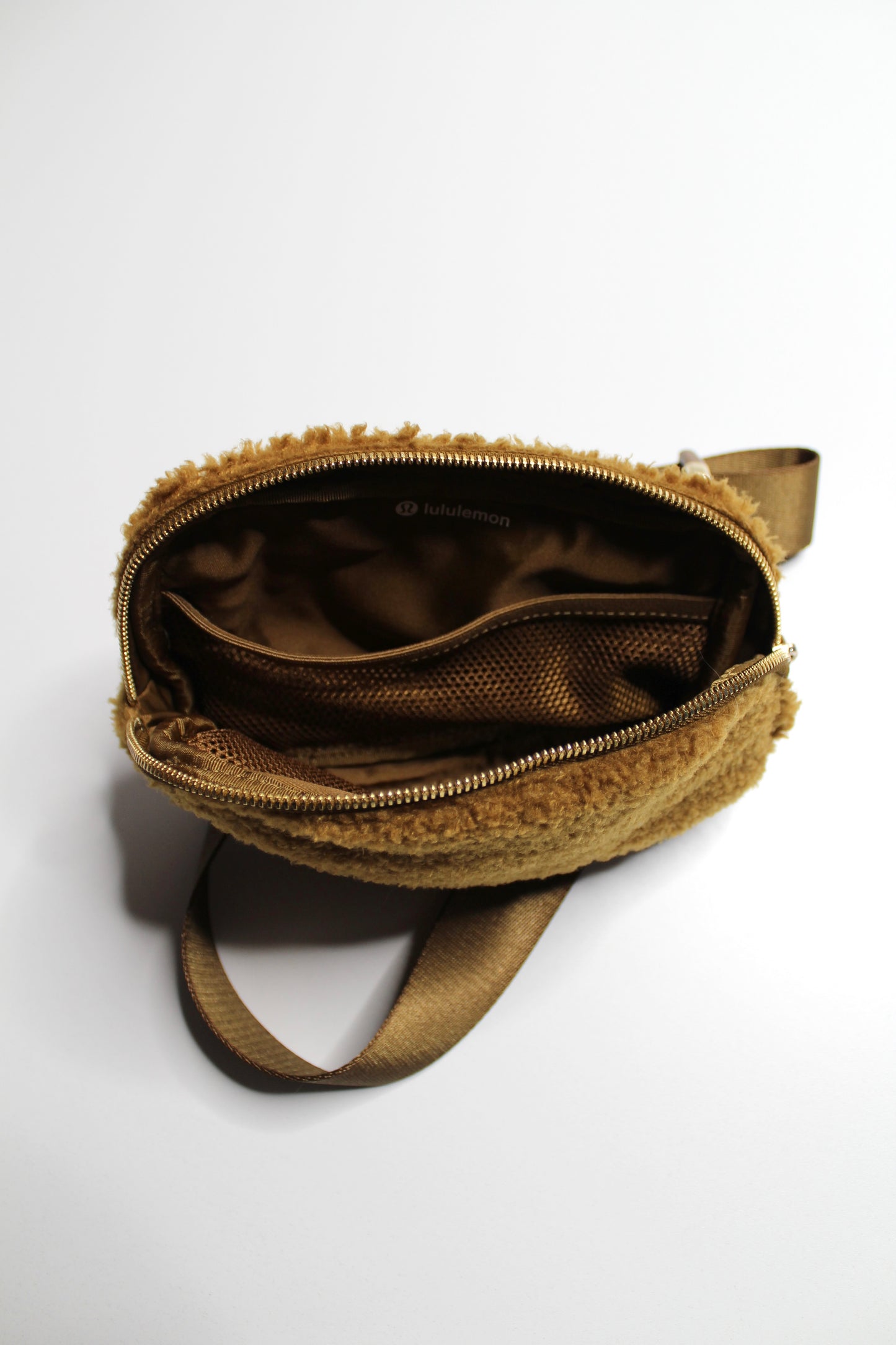 Lululemon burnt caramel 'everywhere fleece' belt bag *1L
