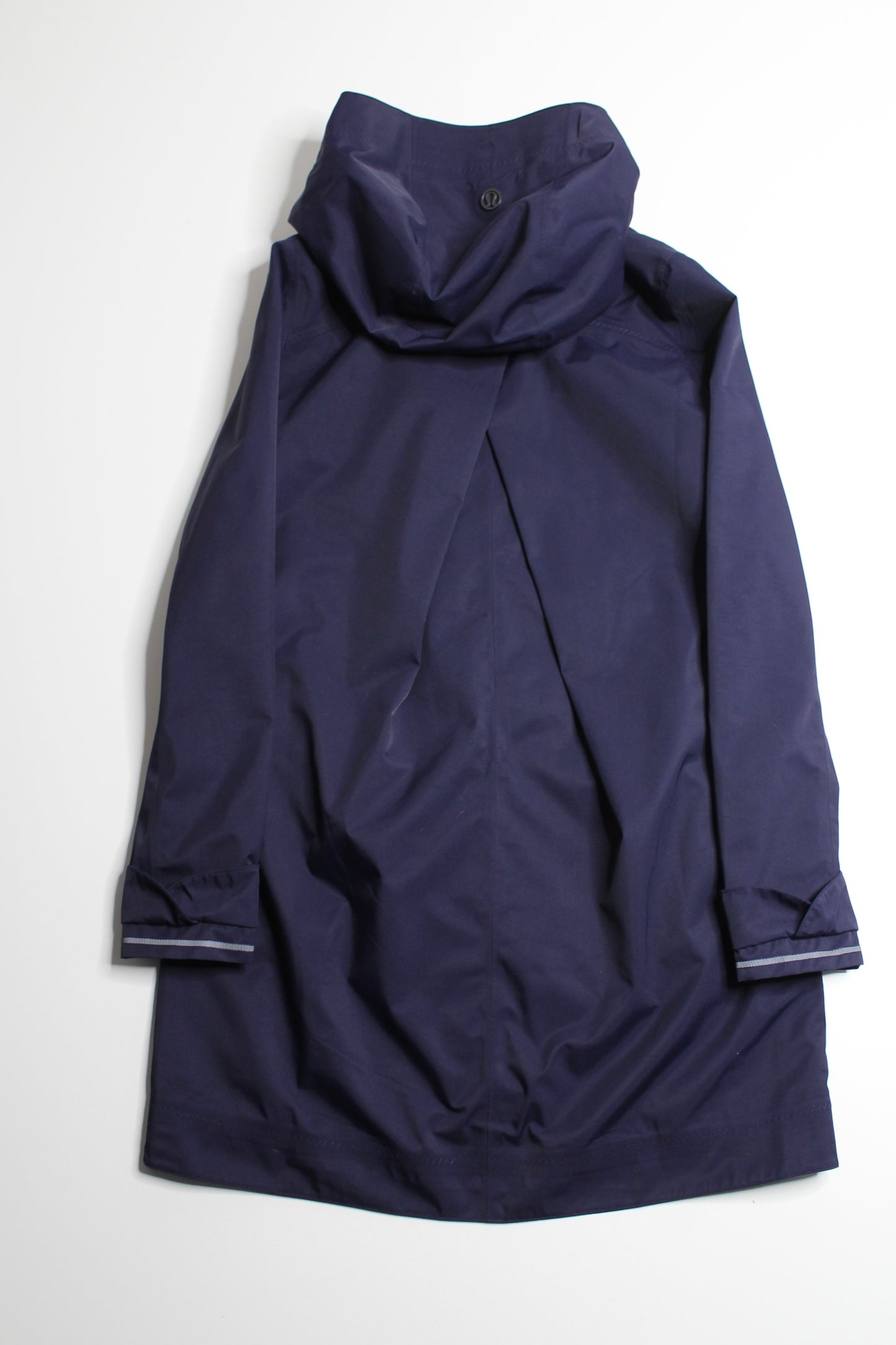 Lululemon deep indigo savasana waterproof jacket, size 2 (loose fit) Fits 2-6 (additional 20% off)