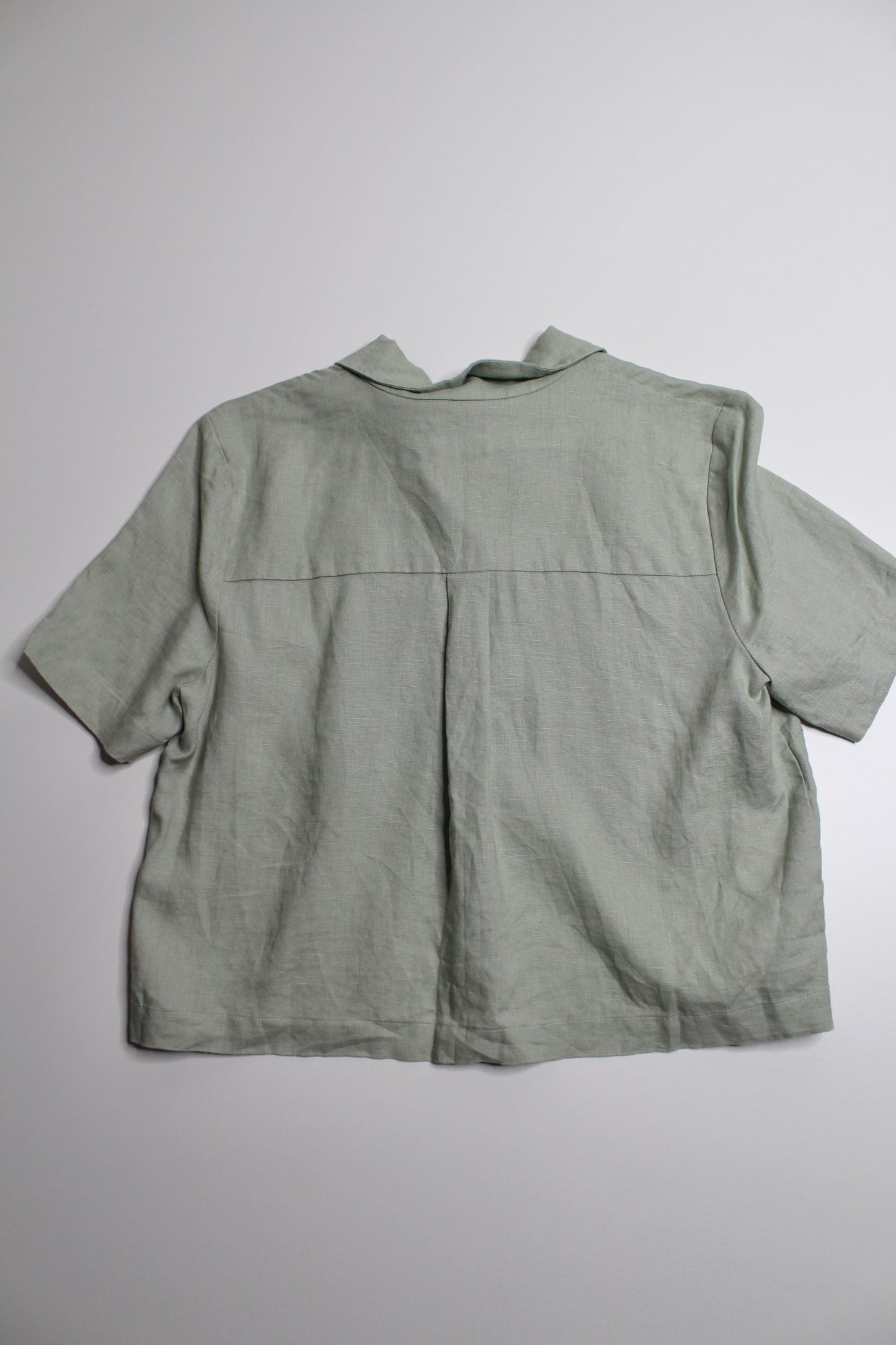 Aritzia Wilfred sage green ‘gelato’ linen short sleeve button up top, size small (price reduced: was $38)