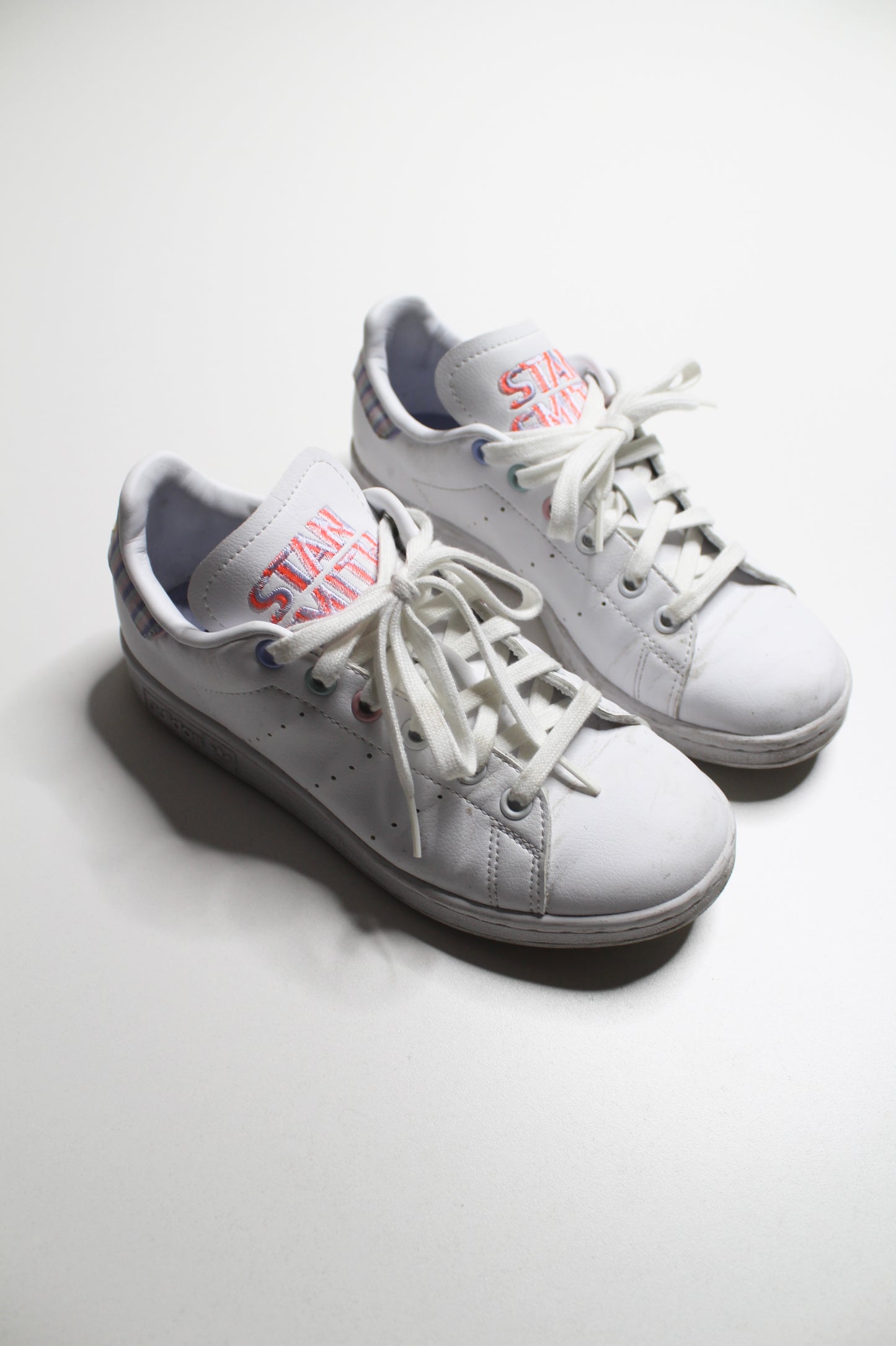 Adidas Stan Smith white / pastel sneaker, size 6 (fits big) Fits size 6-7 (additional 50% off)