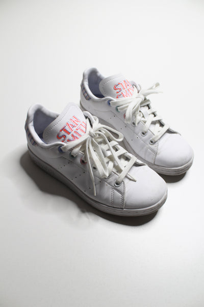 Adidas Stan Smith white / pastel sneaker, size 6 (fits big) Fits size 6-7 (price reduced: was $48)