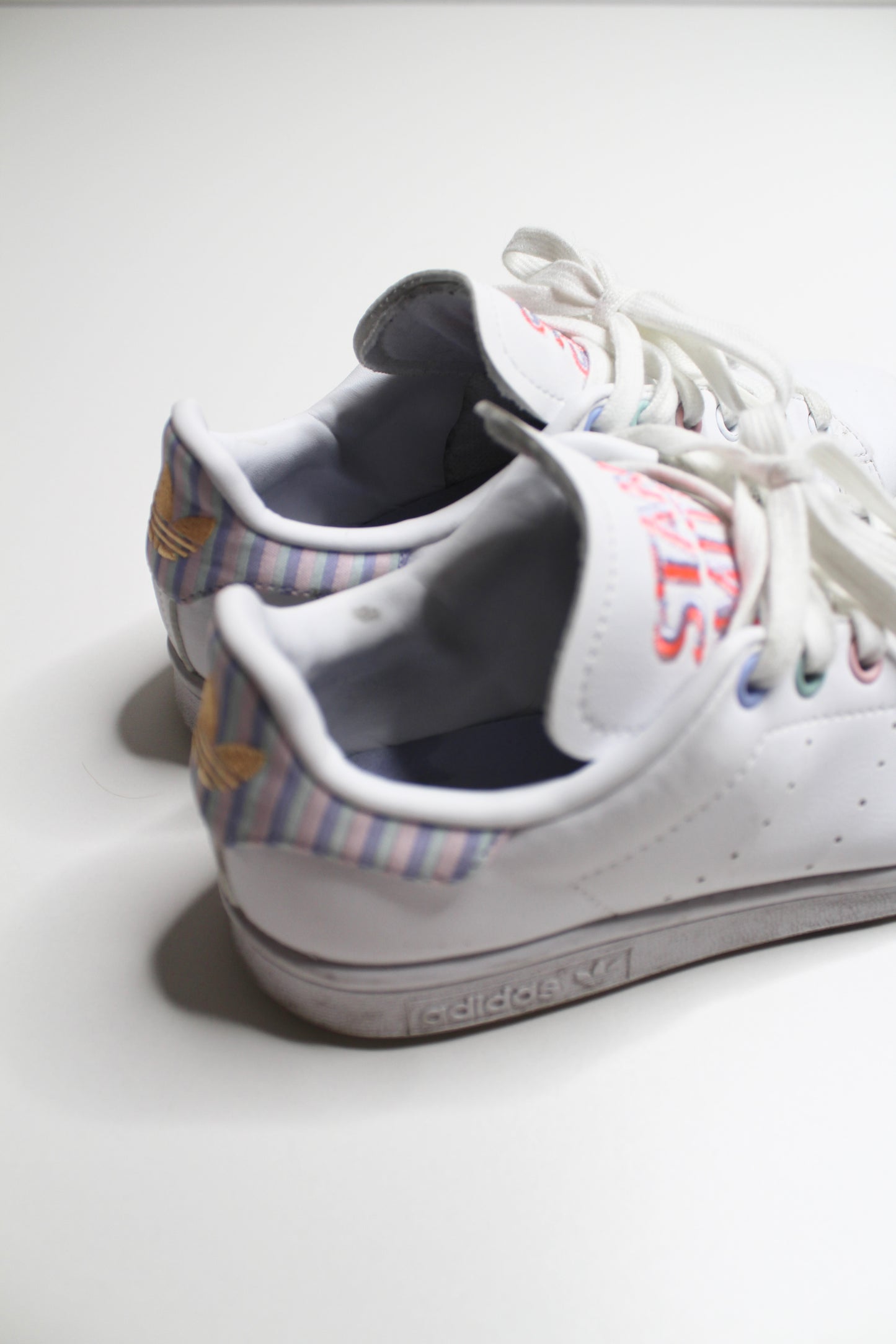 Adidas Stan Smith white / pastel sneaker, size 6 (fits big) Fits size 6-7 (additional 50% off)