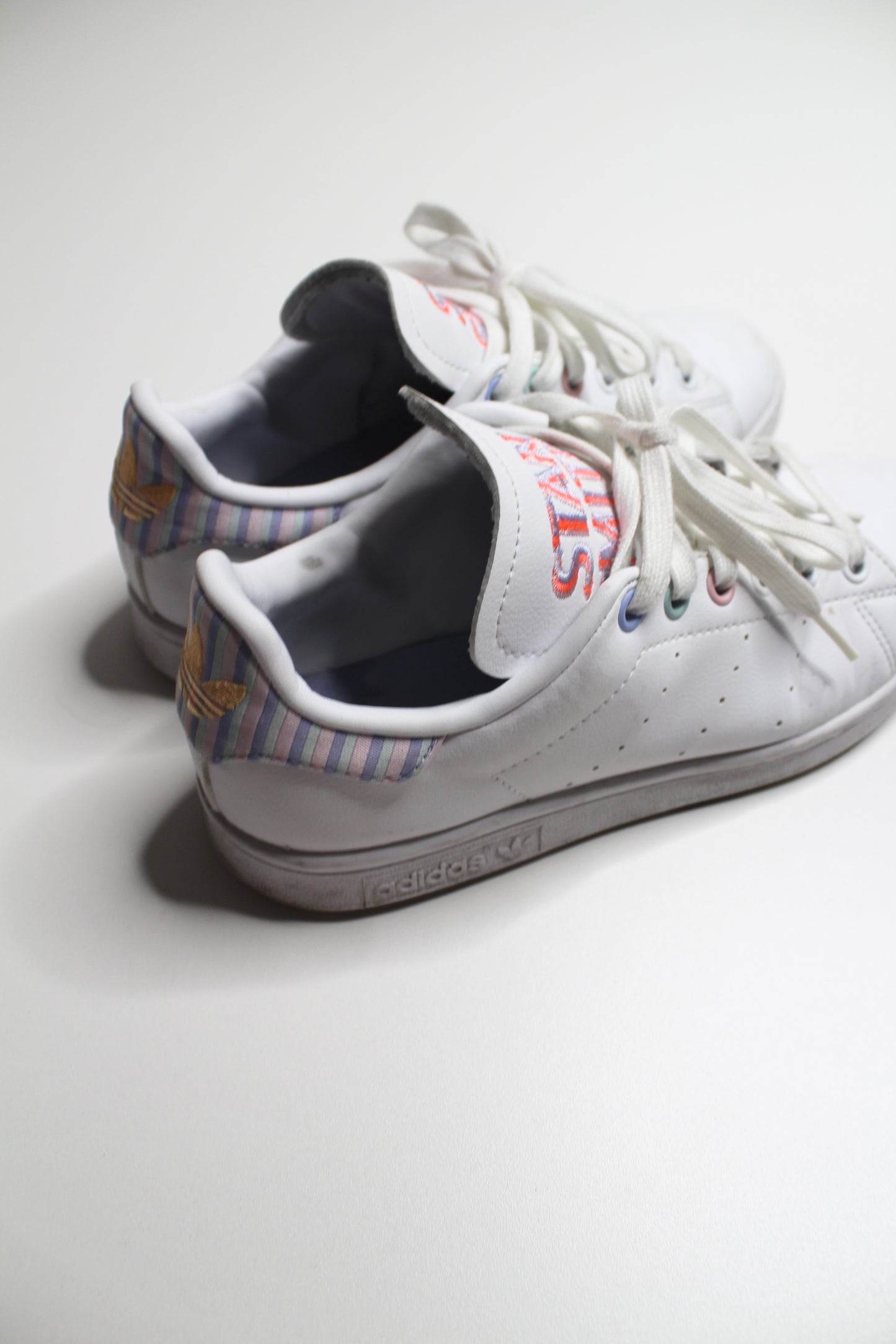 Adidas Stan Smith white / pastel sneaker, size 6 (fits big) Fits size 6-7 (additional 50% off)