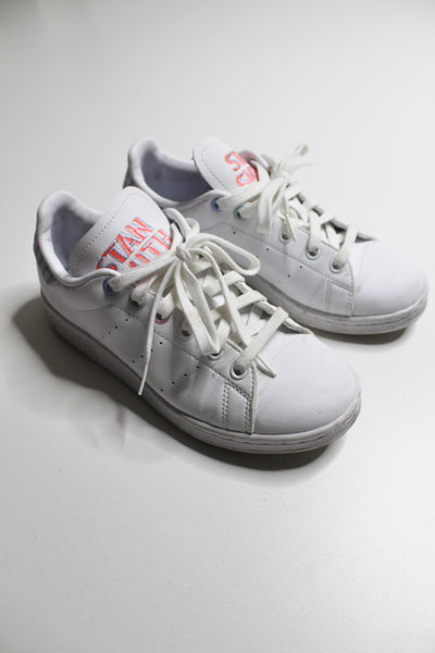 Adidas Stan Smith white / pastel sneaker, size 6 (fits big) Fits size 6-7 (price reduced: was $48)