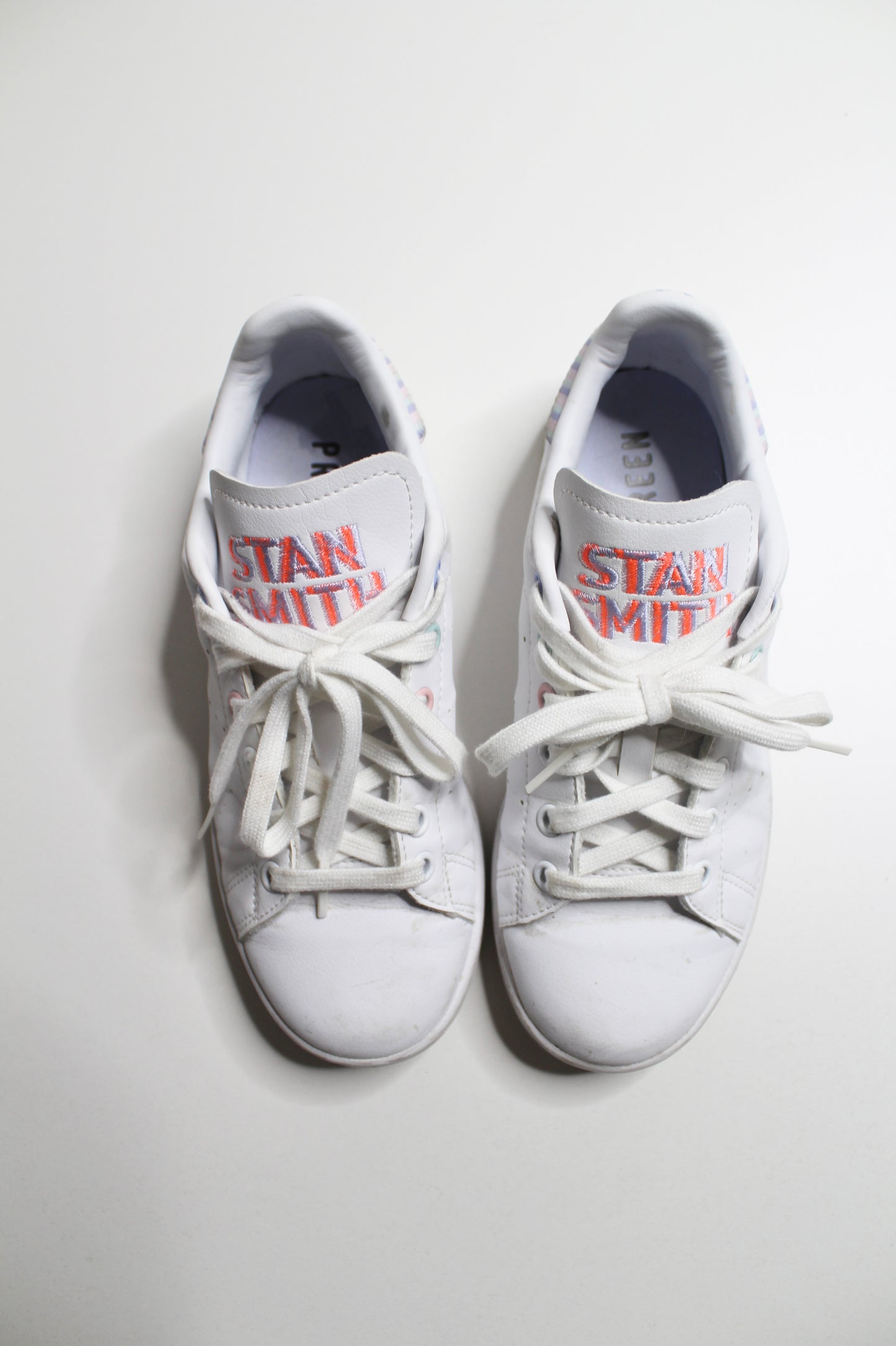 Adidas Stan Smith white / pastel sneaker, size 6 (fits big) Fits size 6-7 (additional 50% off)