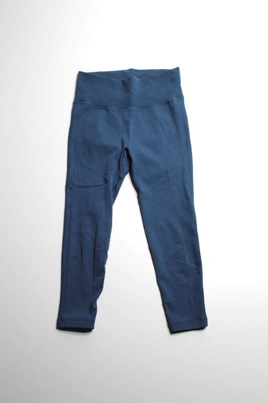 Lululemon teal seamless crop legging, no size. fits like 8