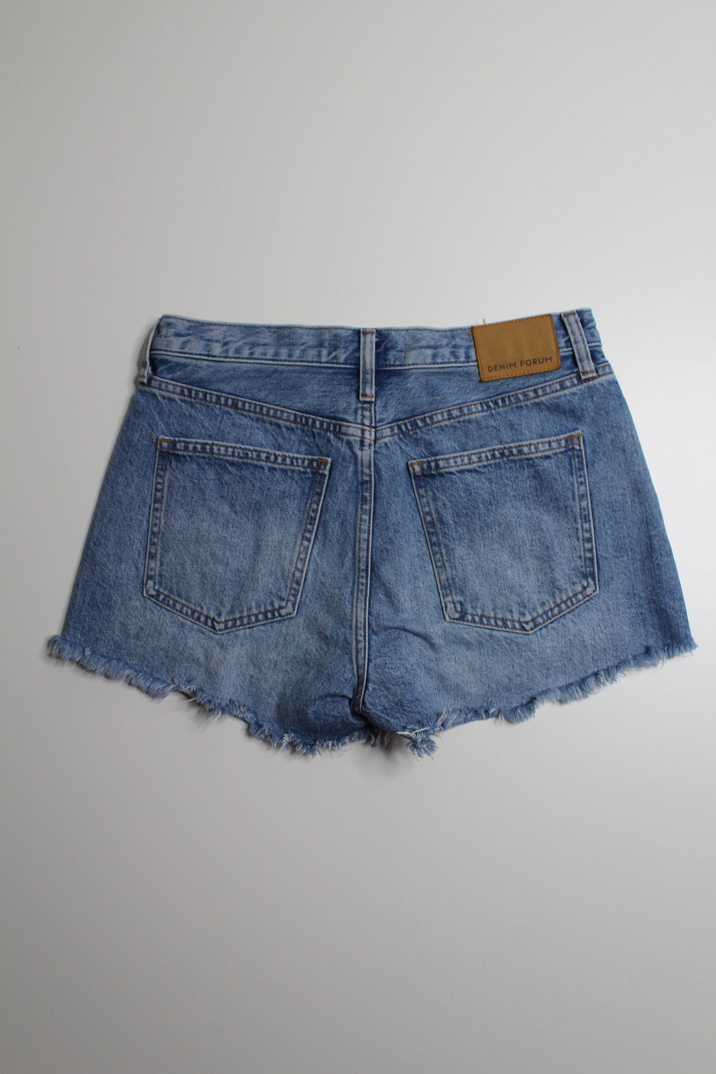 Aritzia Denim Forum ex boyfriend jean shorts, size 27