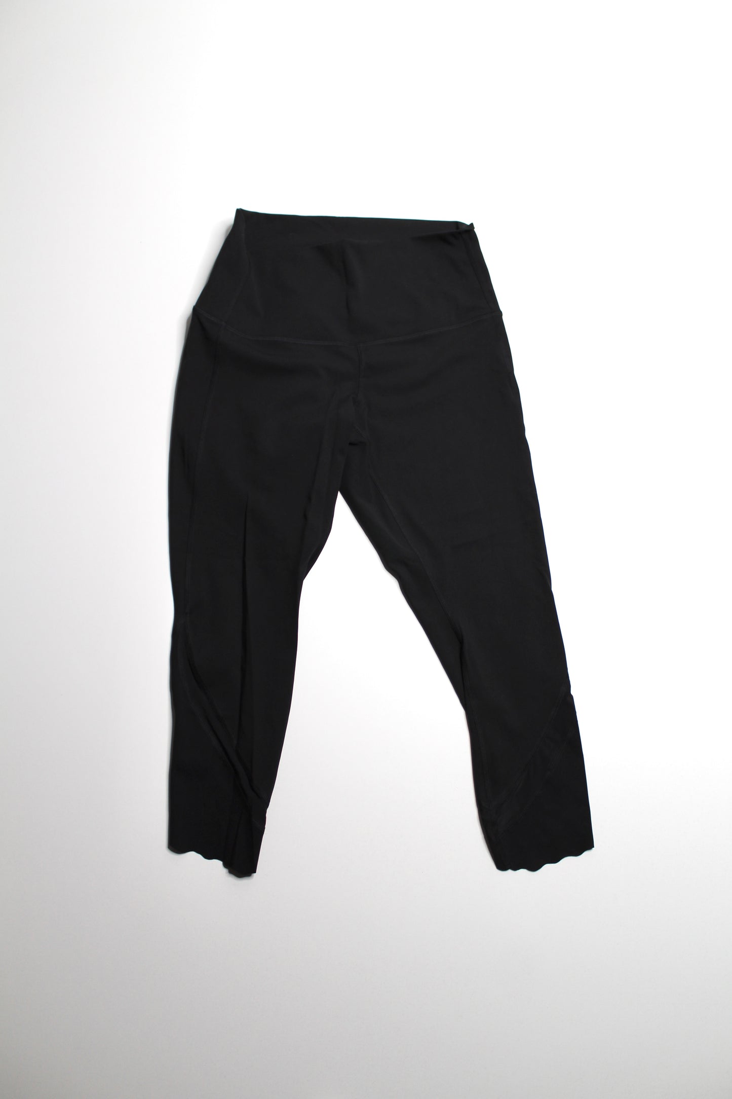 Lululemon black ‘wunder under’ scallop hem crop leggings, size 10 (24") *full on luxtreme