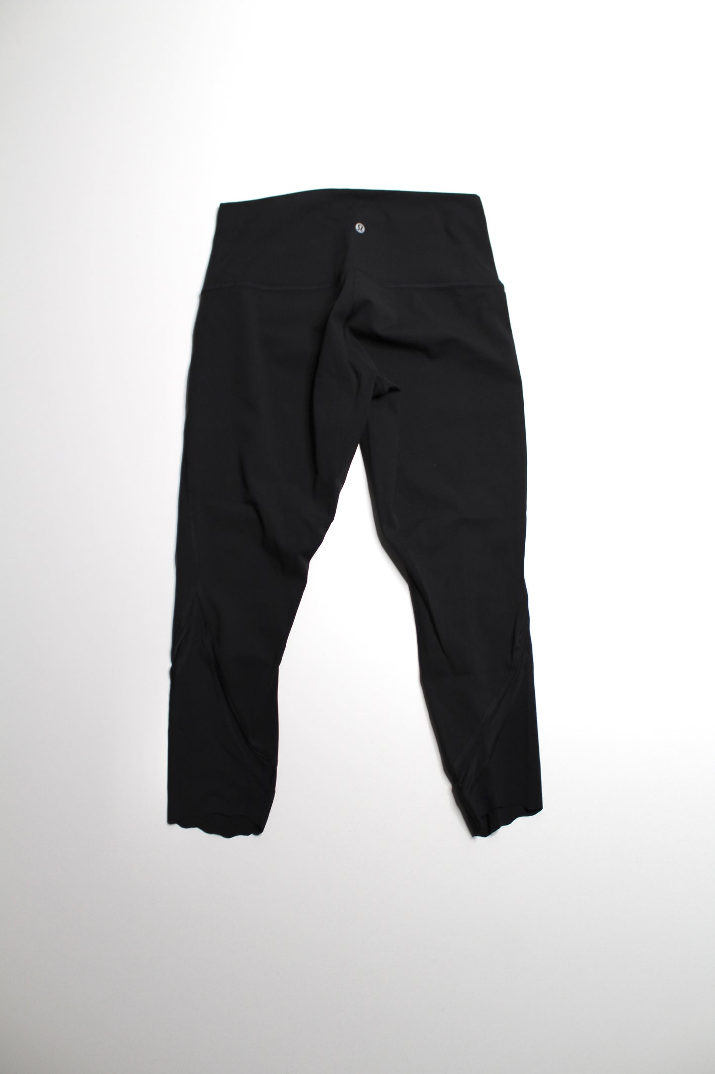 Lululemon black ‘wunder under’ scallop hem crop leggings, size 10 (24") *full on luxtreme